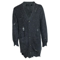 Alexander McQueen, Cardigan grigio con segni di distorsione