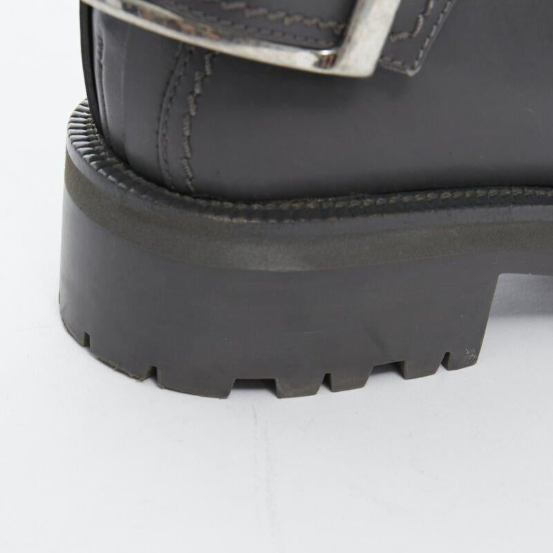 ALEXANDER MCQUEEN Grauer Lederstiefel mit Schnalle und Kaninchenpelzbesatz EU38,5 im Angebot 3