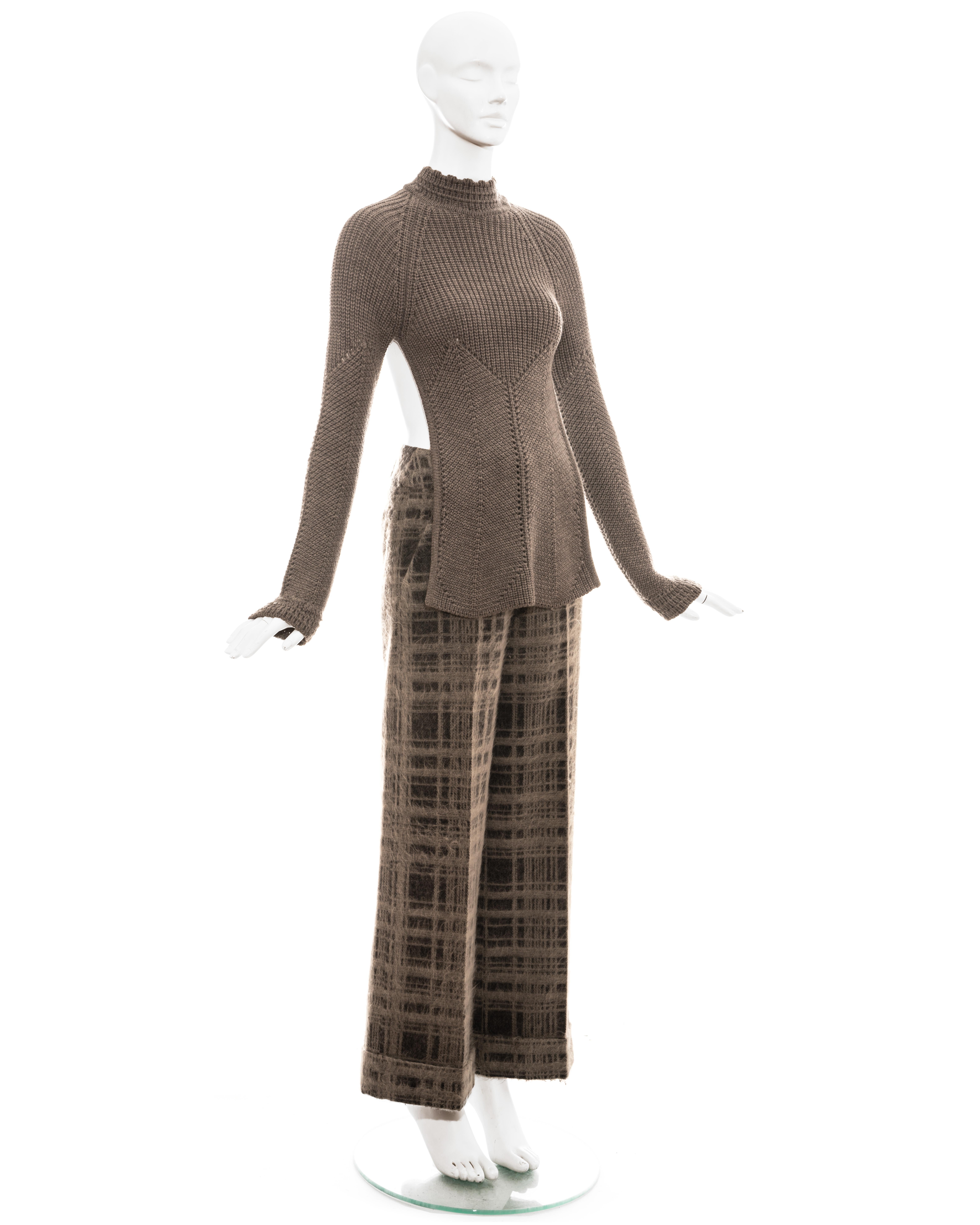 Alexander McQueen grey knitted backless sweater and checked mohair wide-leg pants.

Fall-Winter 1999