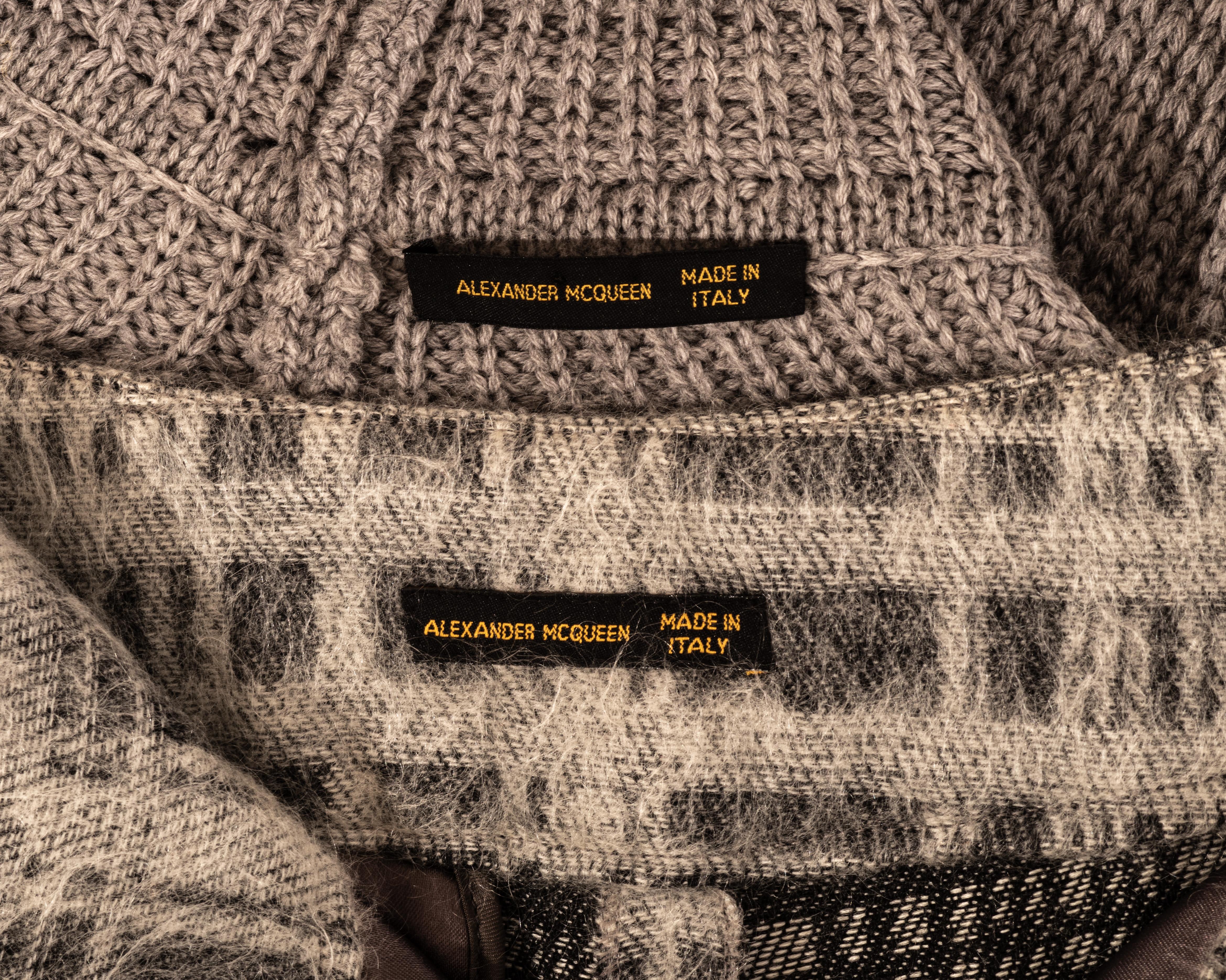 Alexander McQueen Combinaison pull et pantalon en mohair tricoté gris, automne-hiver 1999 en vente 3