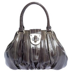 Alexander McQueen Cartable Elvie en cuir verni gris