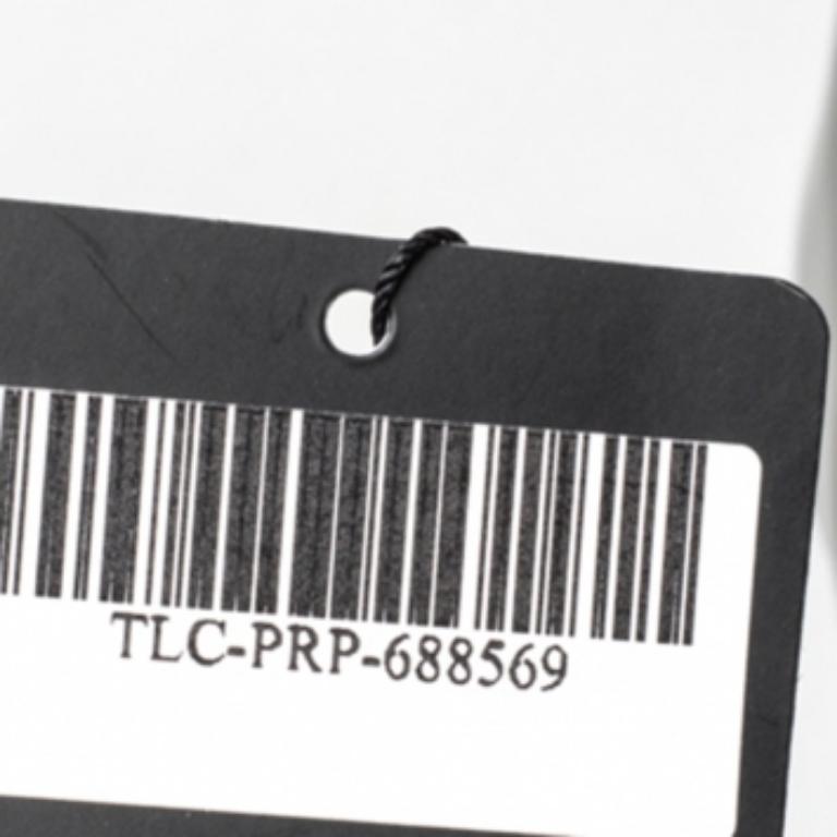 These popular Alexander McQueen Smoking slippers are comfortable yet stylish! Crafted from mesmerizing grey-hued patent leather, these slippers feature skull motifs on the uppers. They feature rounded toes and are lined with leather. These slippers