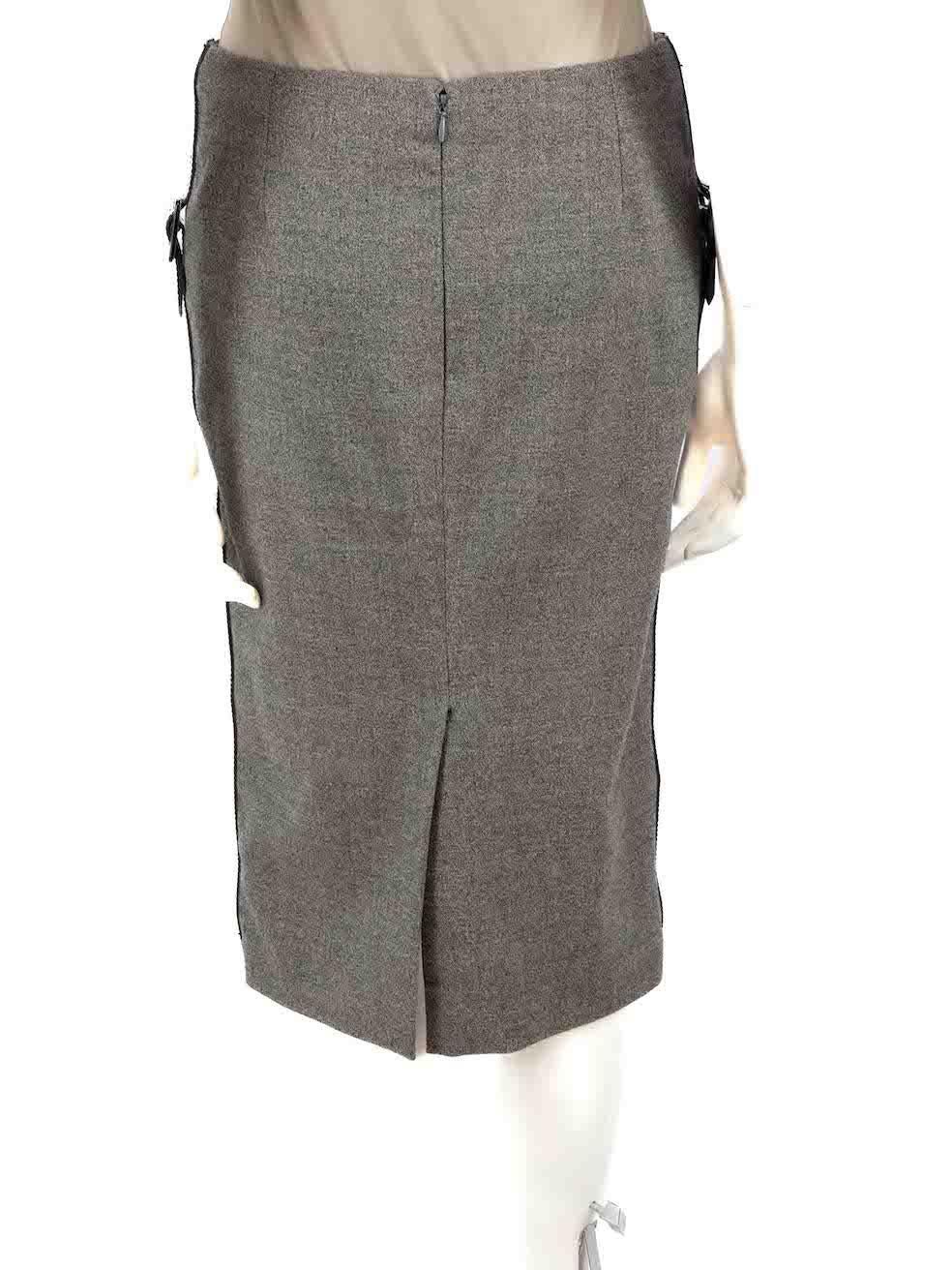 Alexander McQueen Grey Wool Buckle Knee Skirt Size XS In Good Condition For Sale In London, GB
