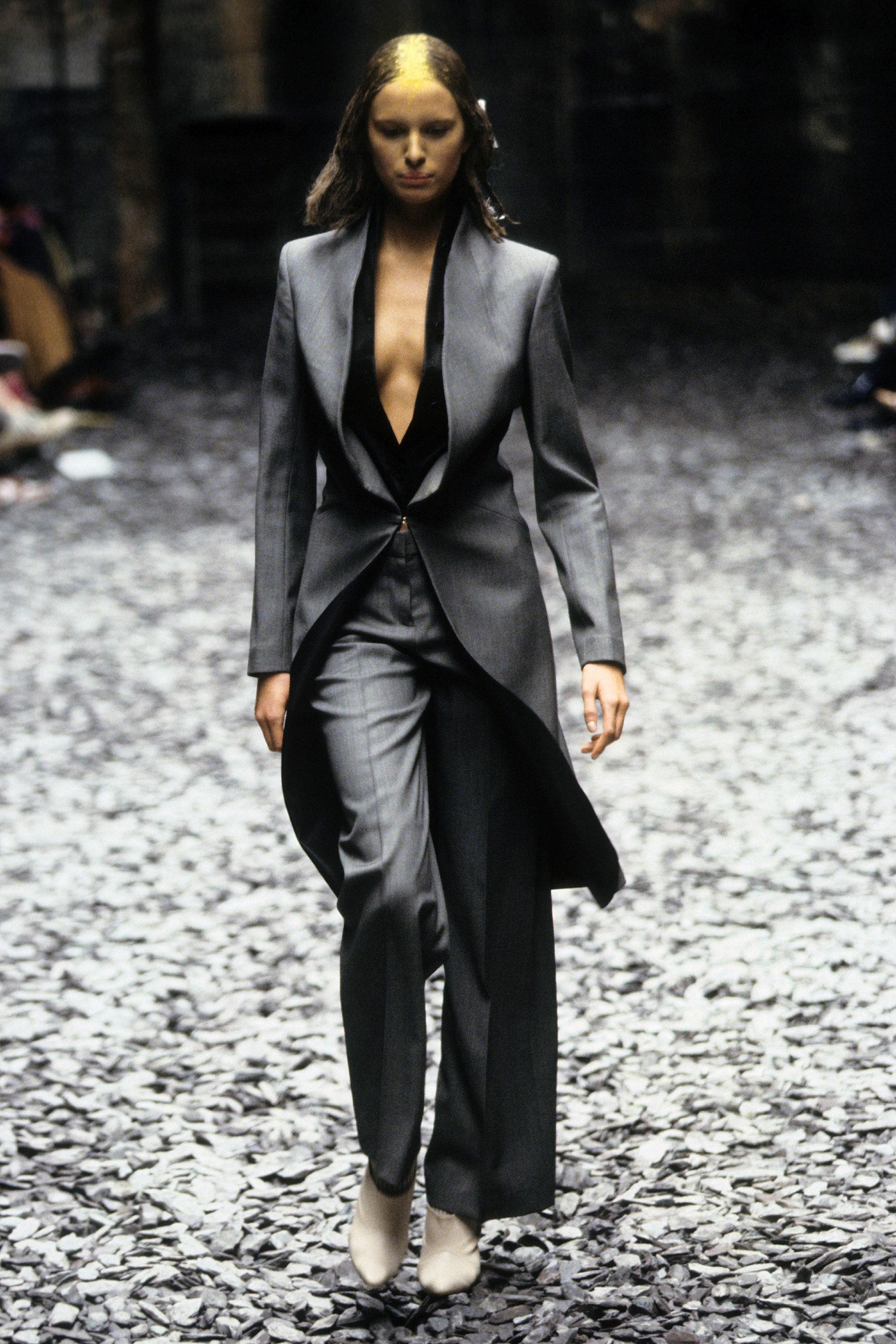 Noir Tailleur pantalon structuré en laine grise Alexander McQueen, A/H 2000 en vente