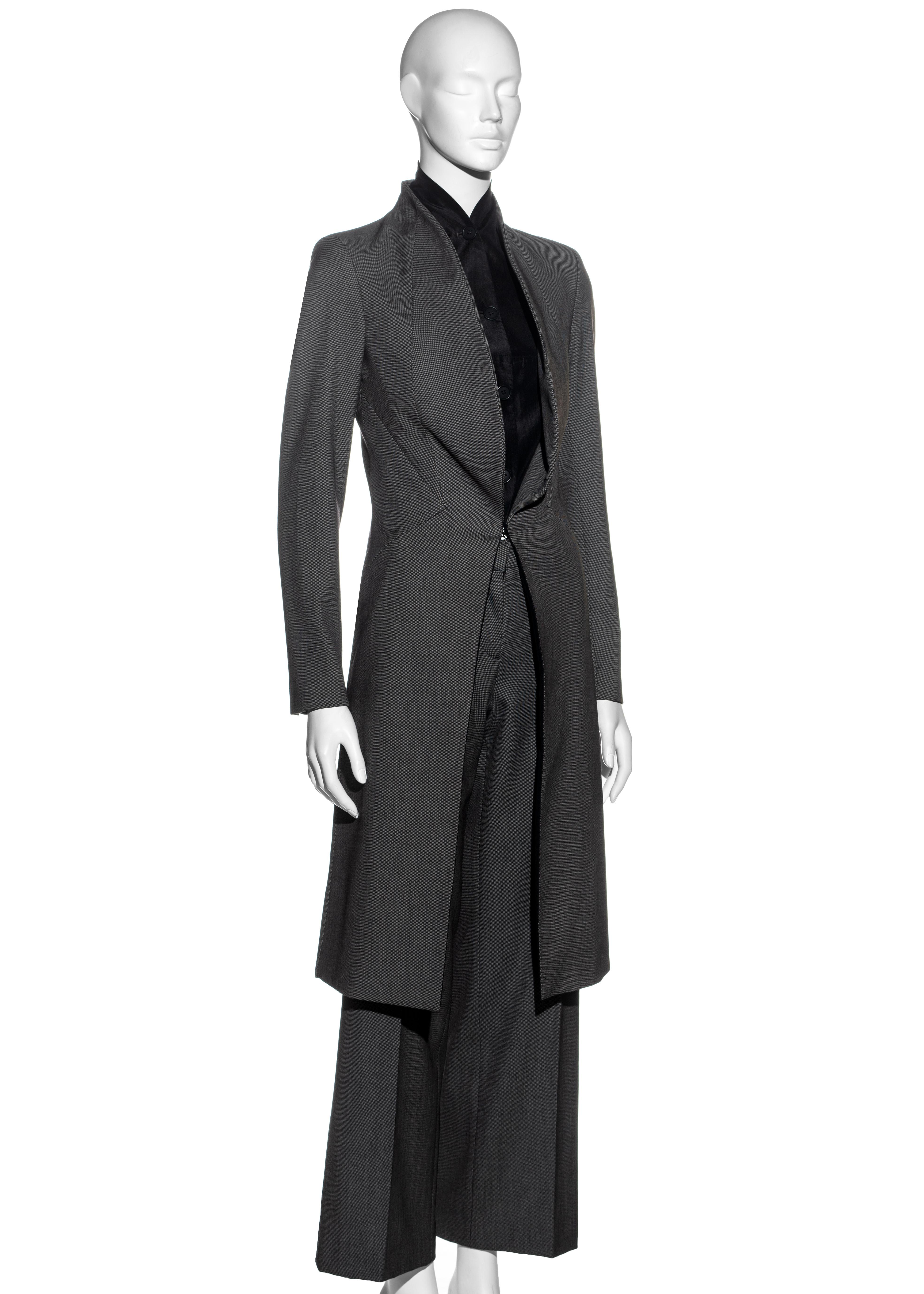 Tailleur pantalon structuré en laine grise Alexander McQueen, A/H 2000 Pour femmes en vente