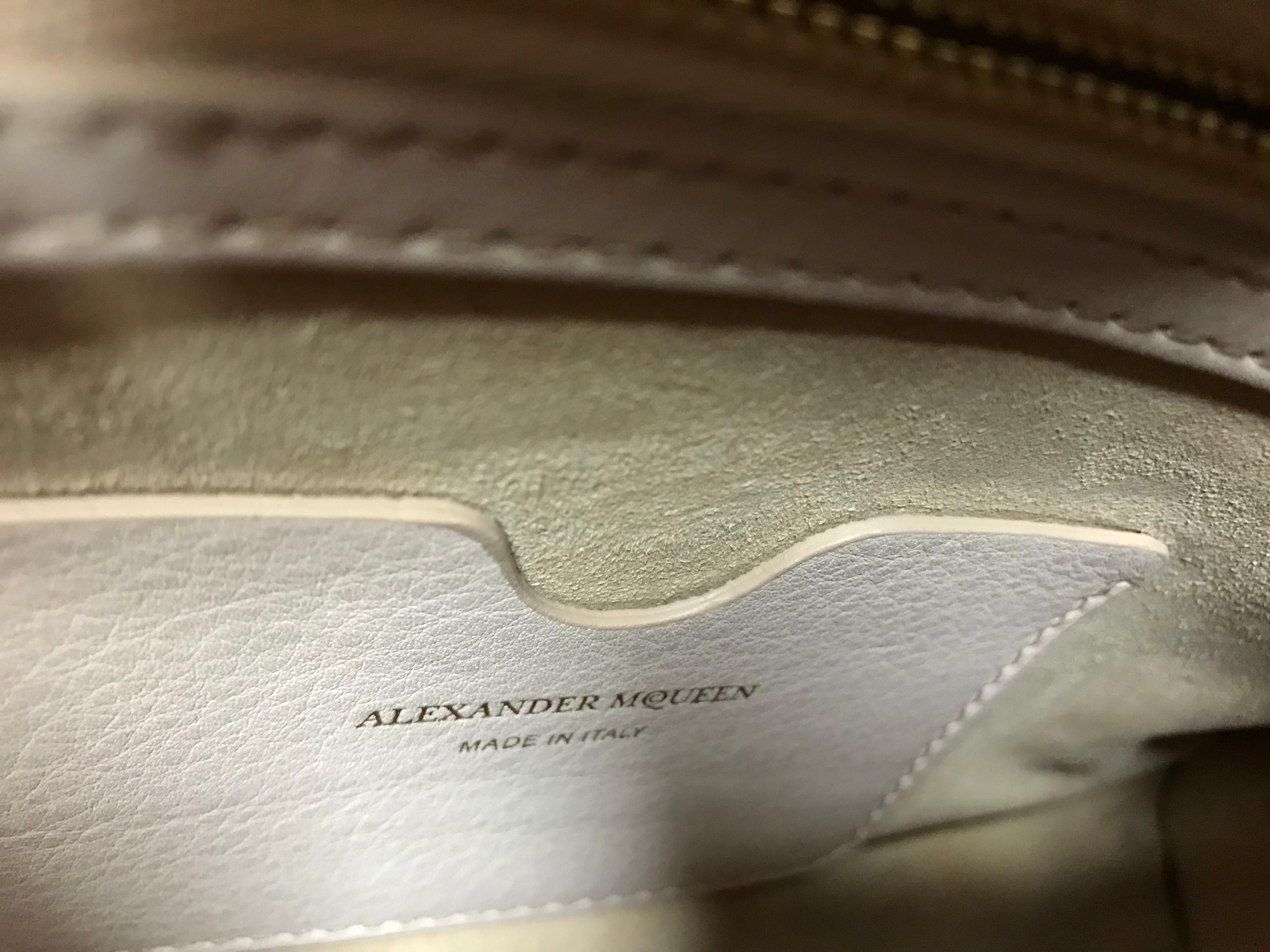 Women's Alexander McQueen Heroine 30 Nude Medium Leather Shoulder Bag 508859DX50M For Sale