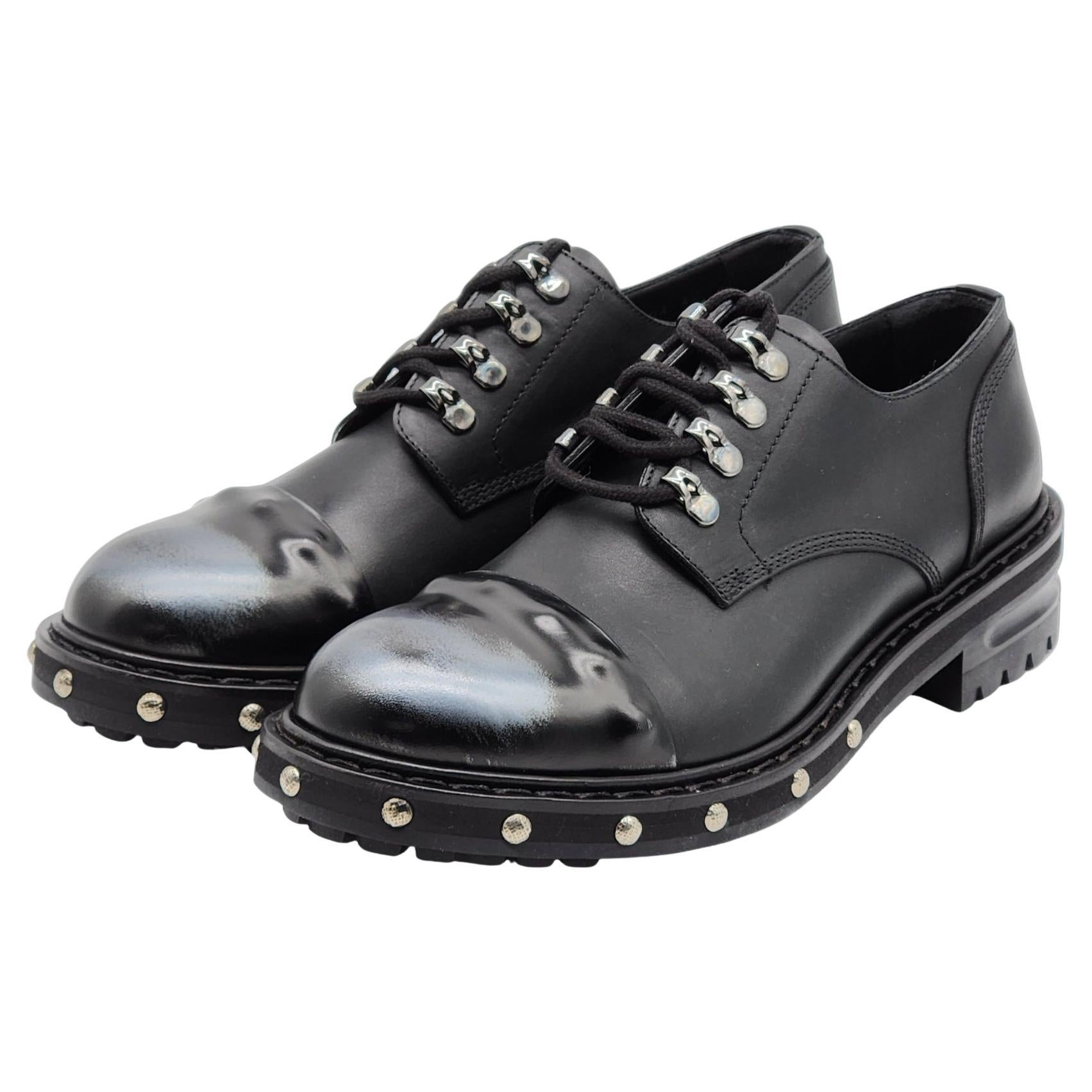 Alexander McQueen - Derby à clous en cuir noir