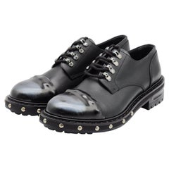 Zapatos Derby Alexander McQueen Hobnail de piel en negro