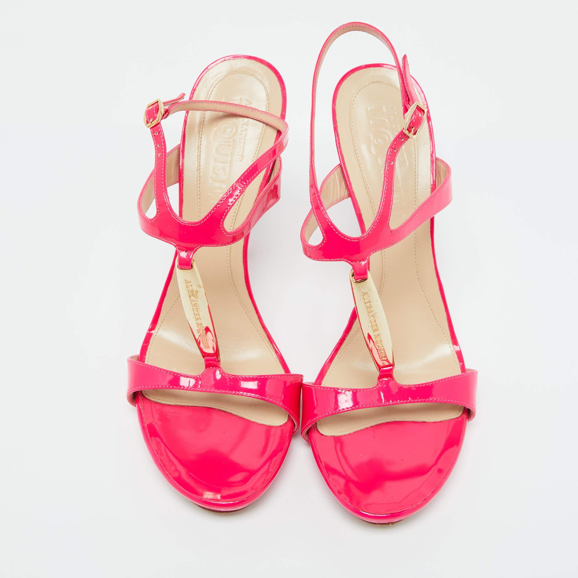 Alexander McQueen Hot Pink Patent Leather Ankle Strap Sandals 39.5 In Good Condition For Sale In Dubai, Al Qouz 2
