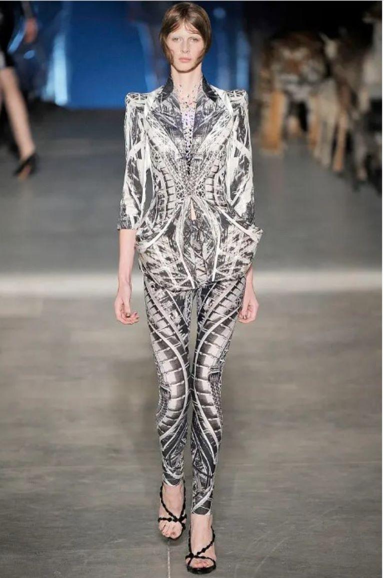 Alexander McQueen iconic leggings S/S 2009 Natural Dis-tinction Eiffel tower In Excellent Condition For Sale In Алматинский Почтамт, KZ