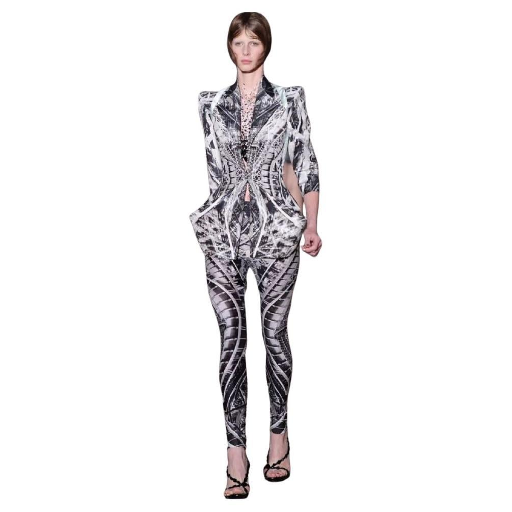 Alexander McQueen Eiffel tower print leggings
runway collection: S/S 2009 Ready-to-Wear 