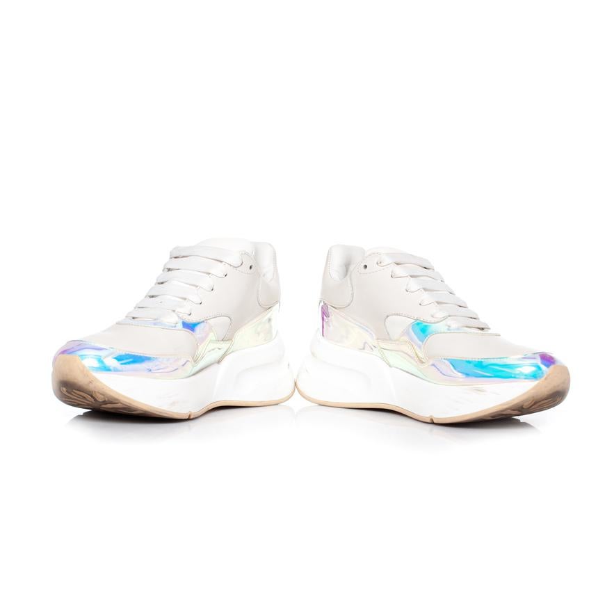 Alexander McQueen, Oversized Iridescent Larry trainers. The item is in good condition. Light signs of use on material.

• CONDITION: good condition 

• SIZE: 38.5

• INSOLE MEASUREMENTS: 24.5 cm

• HEEL MEASUREMENTS: 5 cm PLATFORM: 3 cm

• FABRIC: