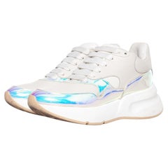 Alexander McQueen, zapatillas Larry iridiscentes.