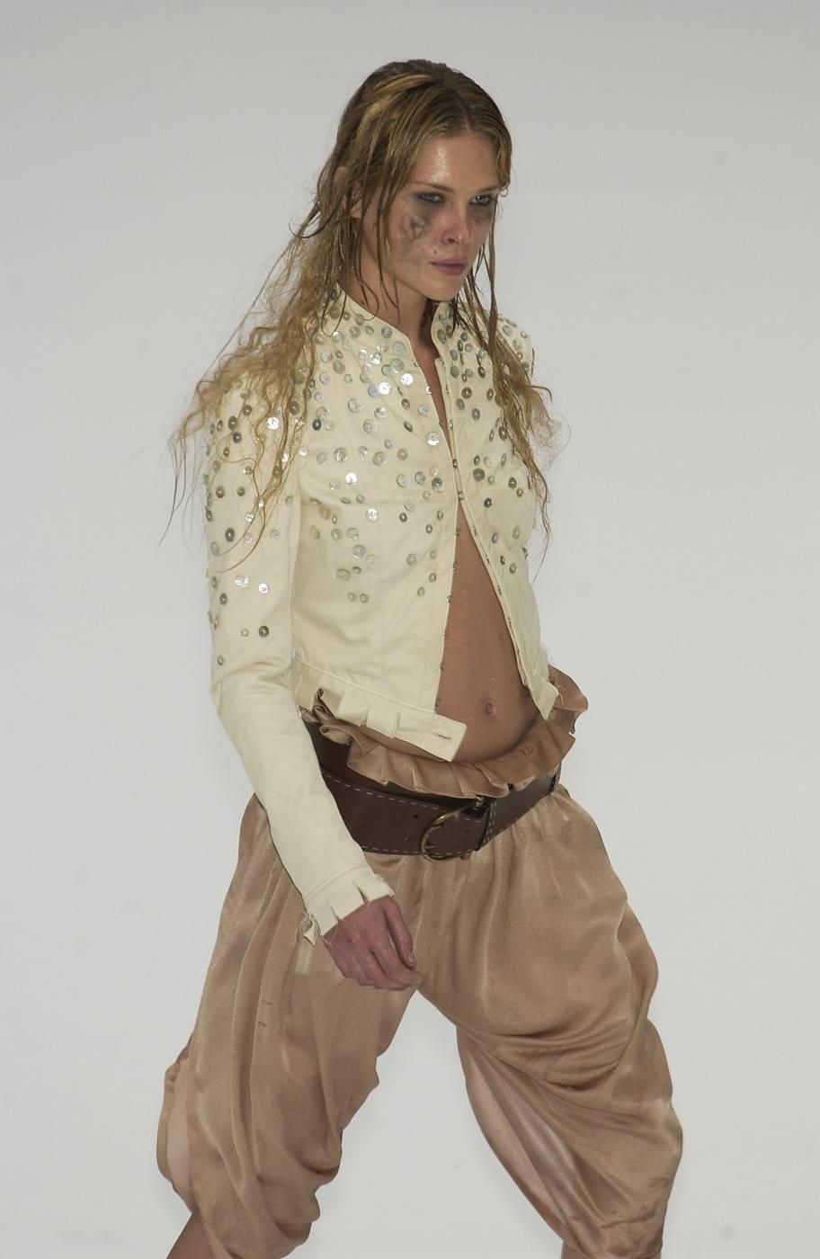 Alexander McQueen ivory cotton jacket with decorative mother of pearl buttons

- hook and eye metal closures 

Spring-Summer 2003