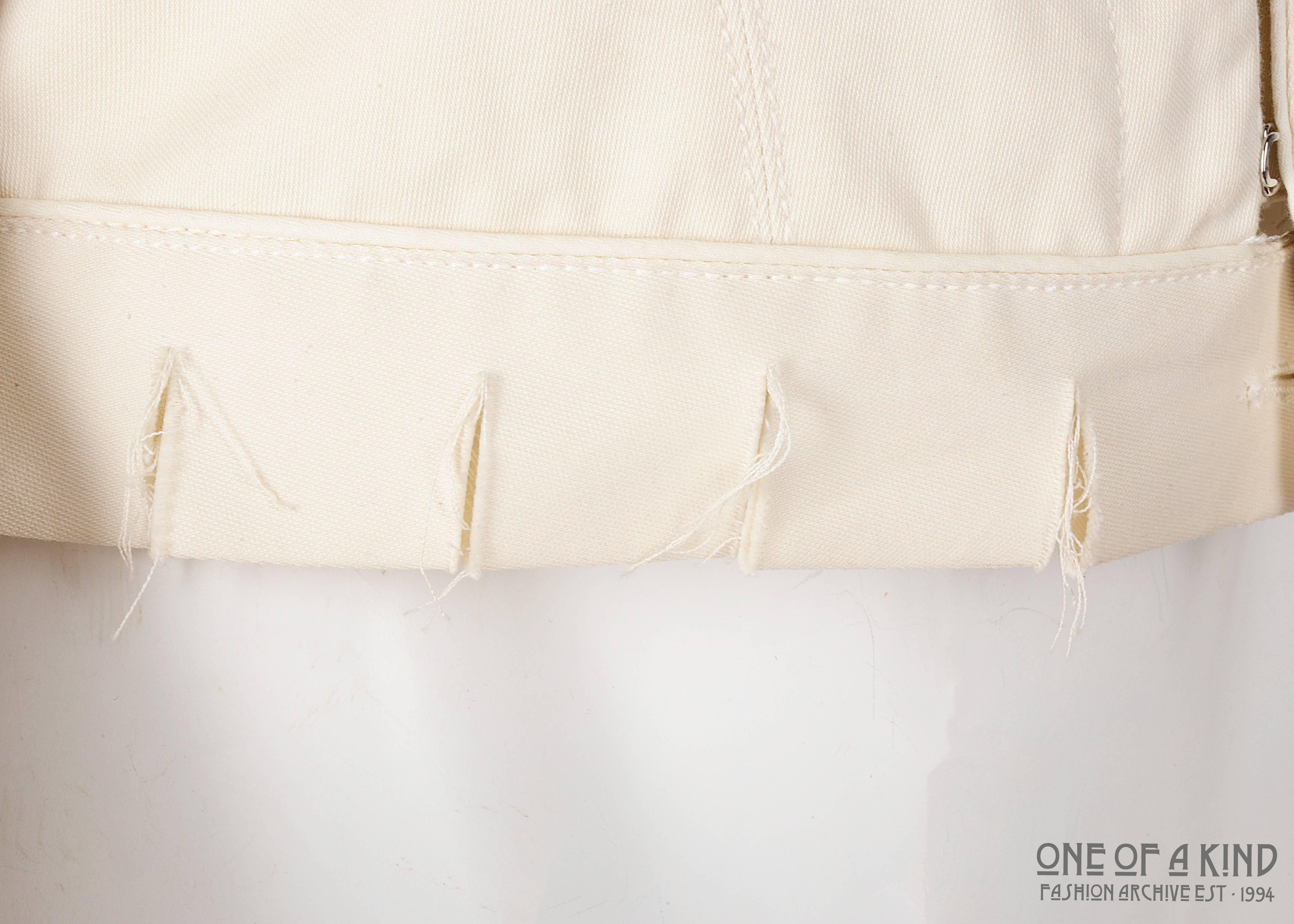 Alexander McQueen ivory cotton jacket with decorative pearl buttons, SS 2003 In Good Condition For Sale In London, GB