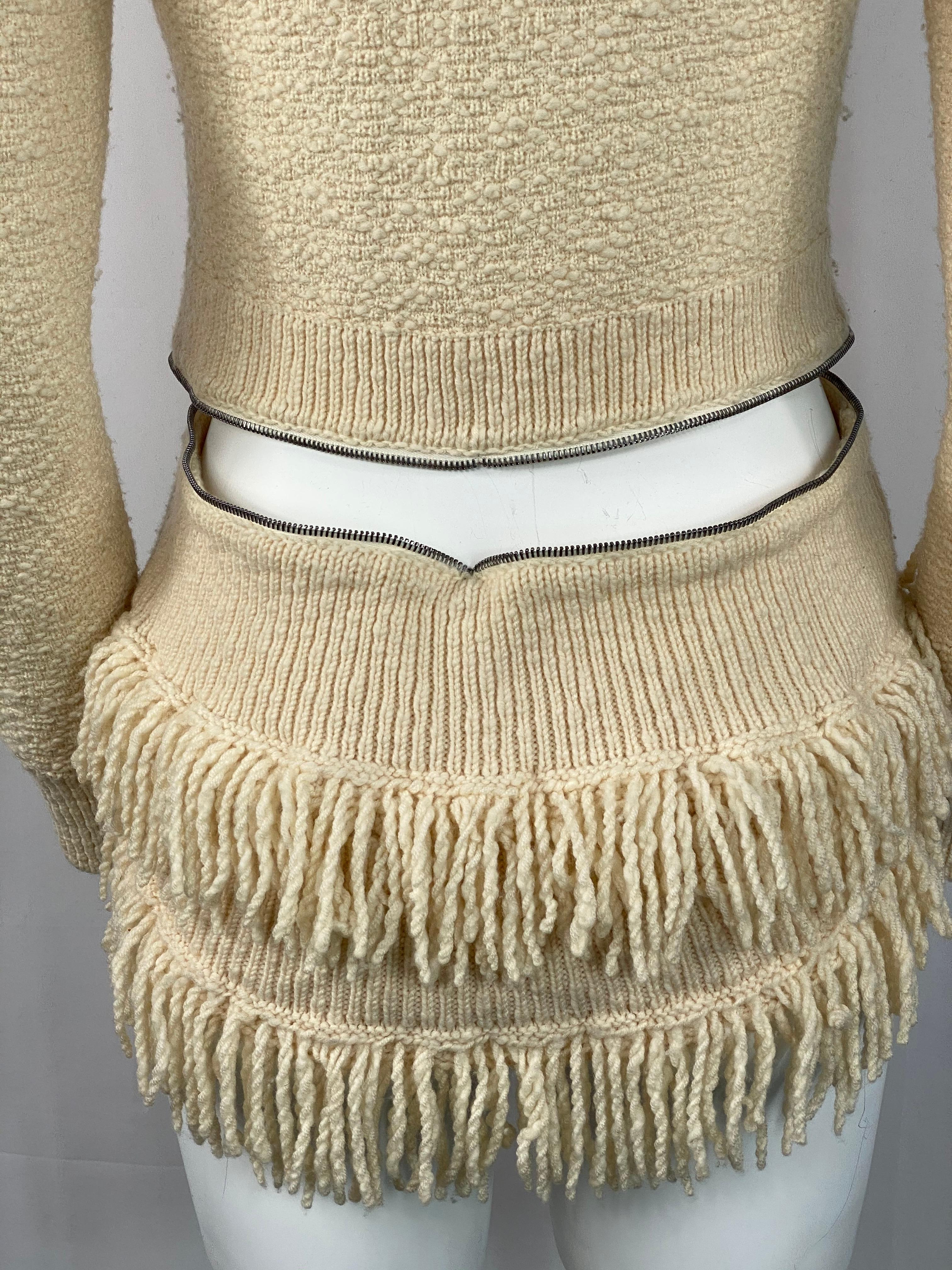 Alexander McQueen Ivory/ Cream Sweater Cardigan Top, Size Large In Excellent Condition For Sale In Beverly Hills, CA
