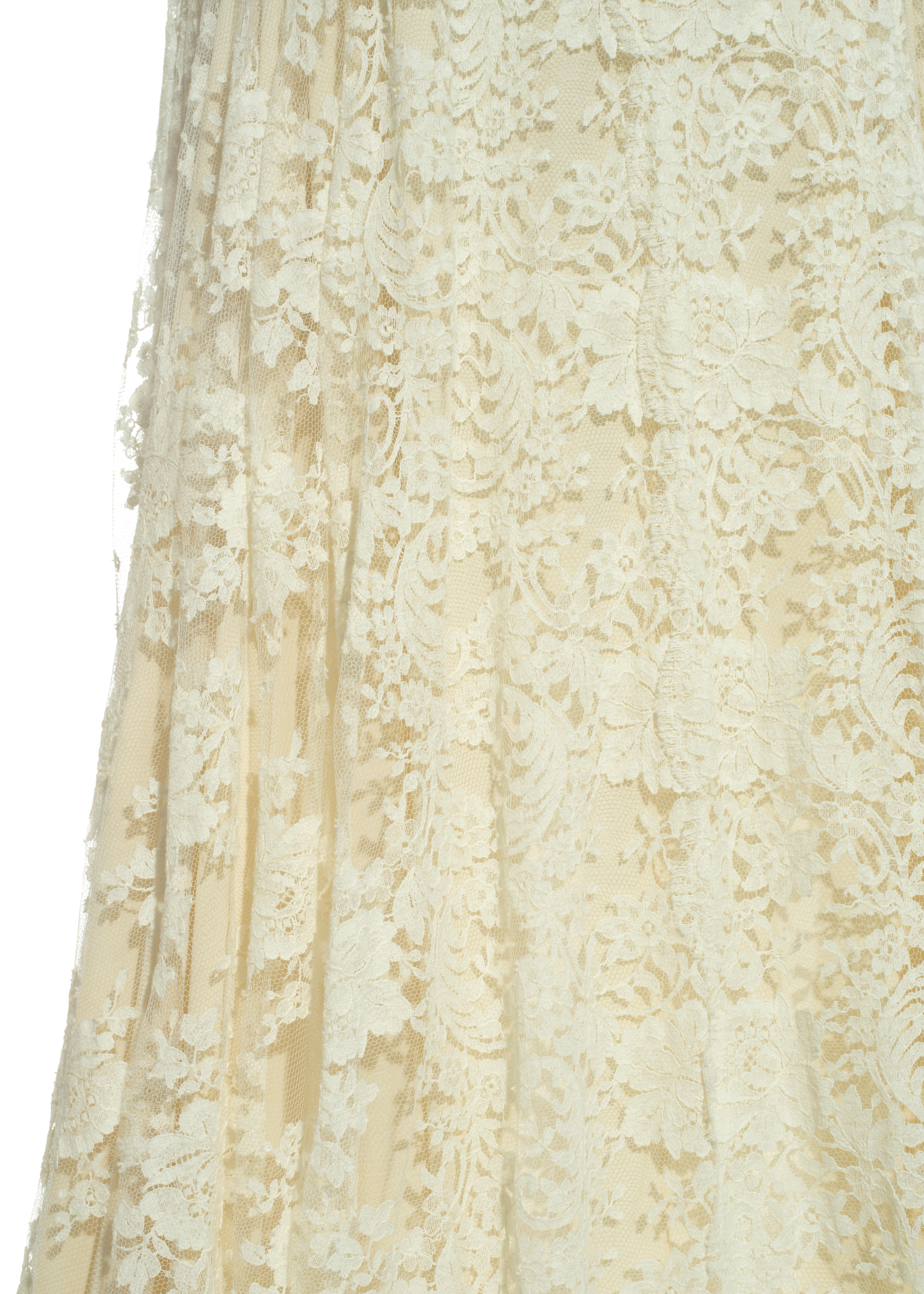 Women's Alexander McQueen ivory lace corseted trained evening dress, 'Sarabande' ss 2007