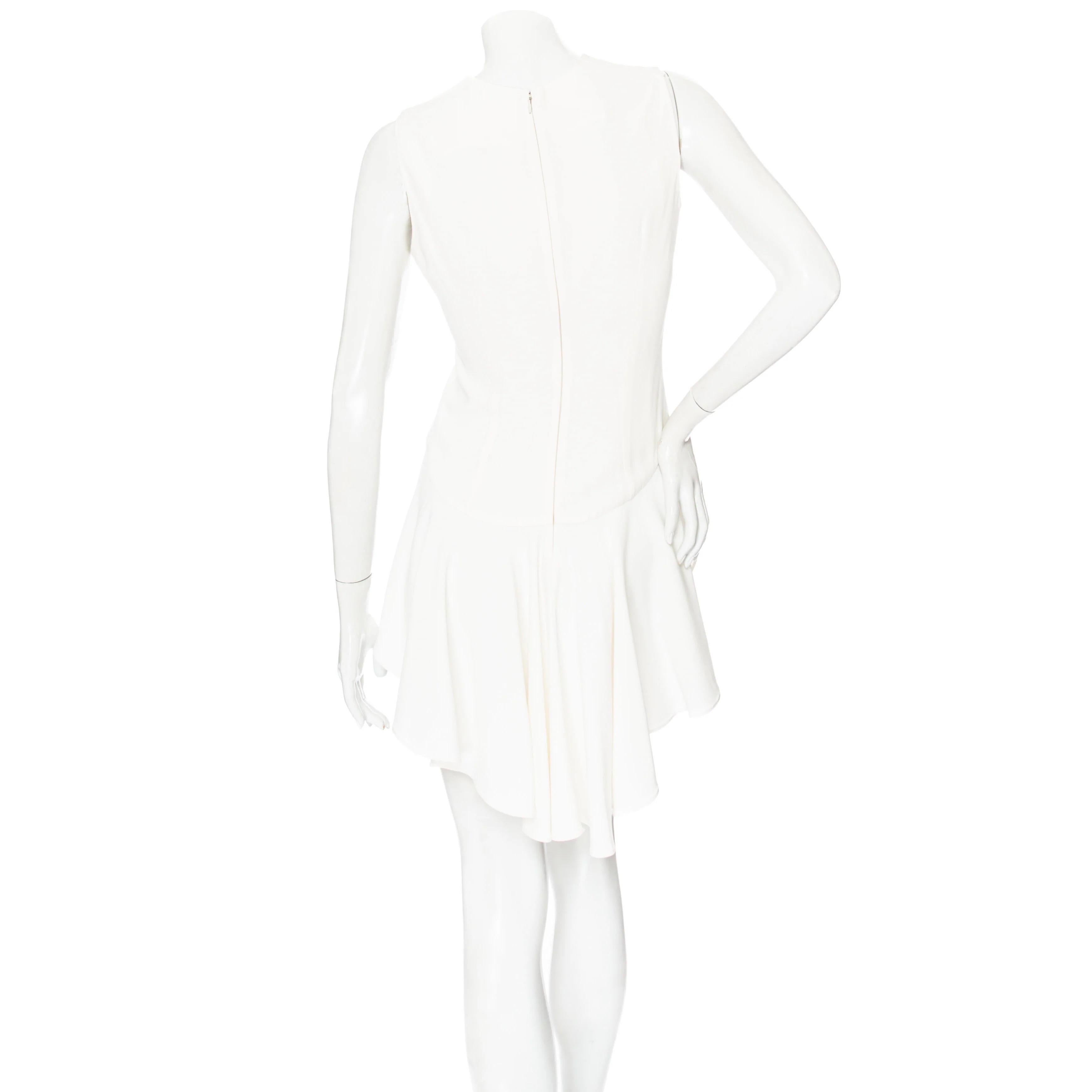 Alexander McQueen Elfenbeinfarbenes ärmelloses gerafftes Top aus Viskosemischung mit Schößchen 2010 im Zustand „Gut“ im Angebot in Woodland Hills, CA