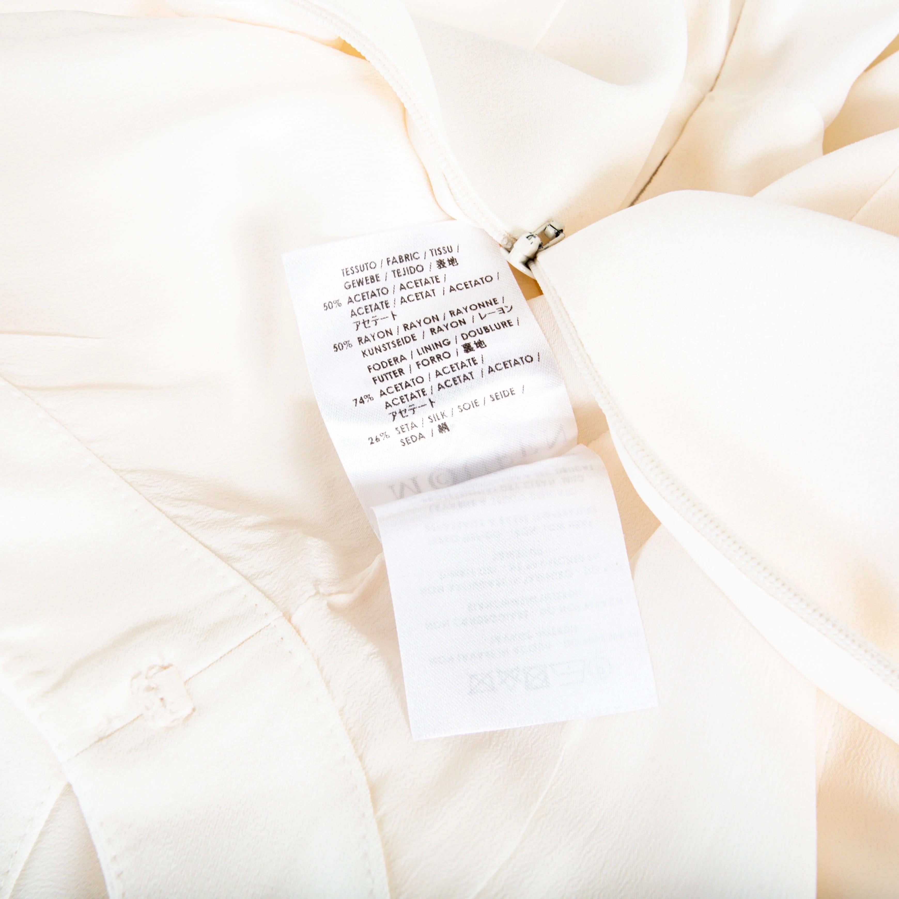 Alexander McQueen Elfenbeinfarbenes ärmelloses gerafftes Top aus Viskosemischung mit Schößchen 2010 im Angebot 4