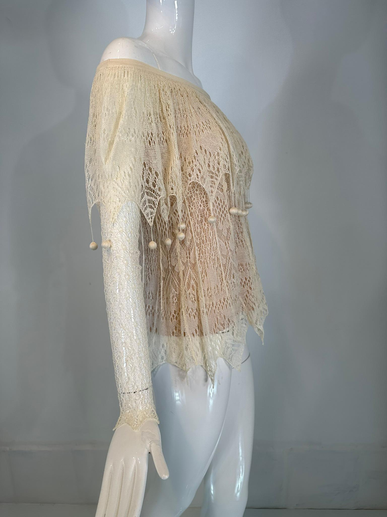 Alexander McQueen Avorio Maglia di seta in pizzo Off The Shoulder Ball Drape Neck Top NWT in vendita 6