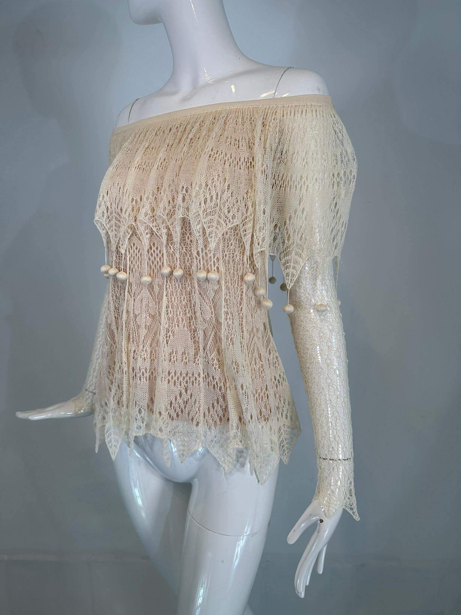Grigio Alexander McQueen Avorio Maglia di seta in pizzo Off The Shoulder Ball Drape Neck Top NWT in vendita
