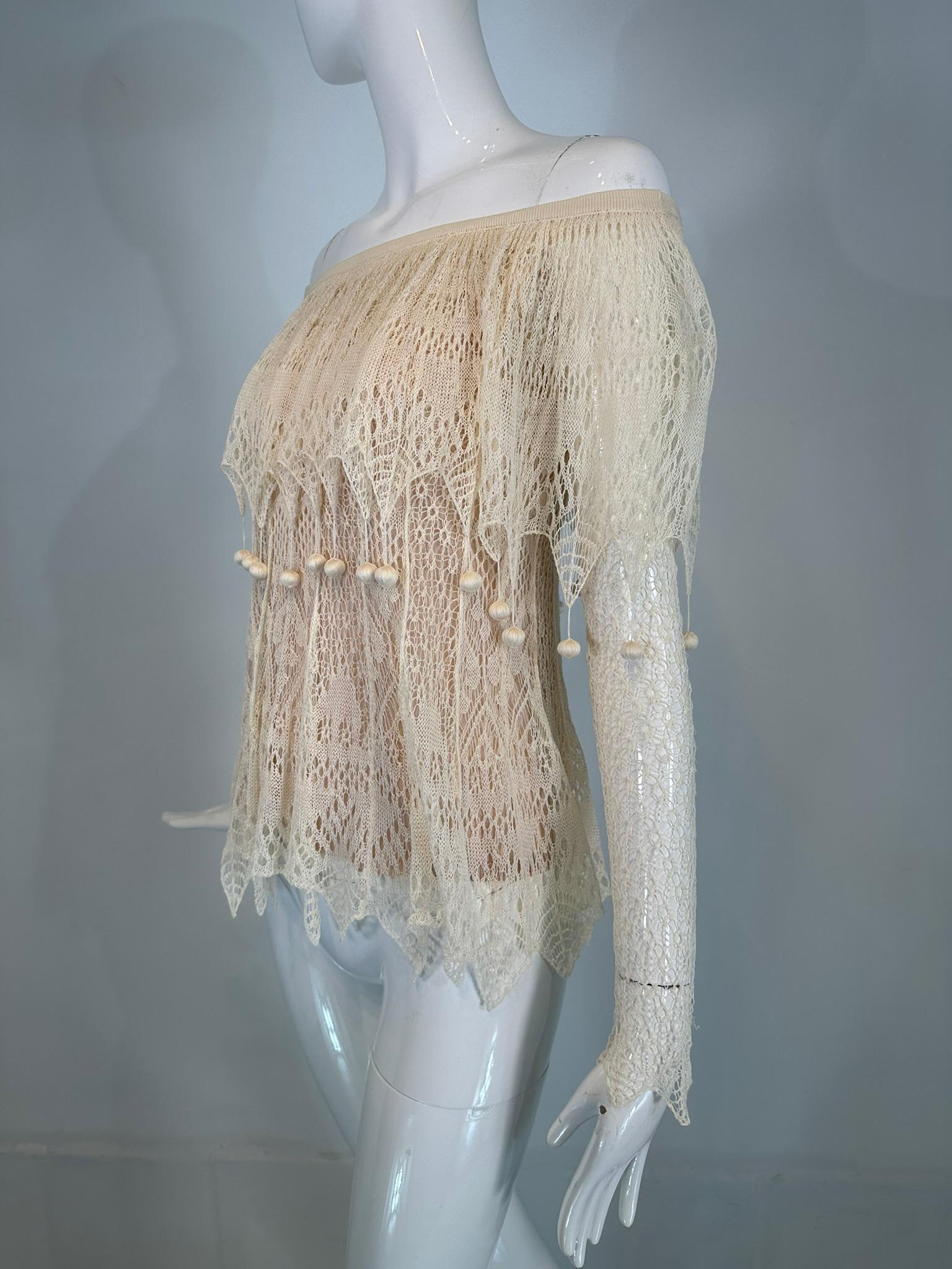 Alexander McQueen Avorio Maglia di seta in pizzo Off The Shoulder Ball Drape Neck Top NWT In condizioni buone in vendita a West Palm Beach, FL
