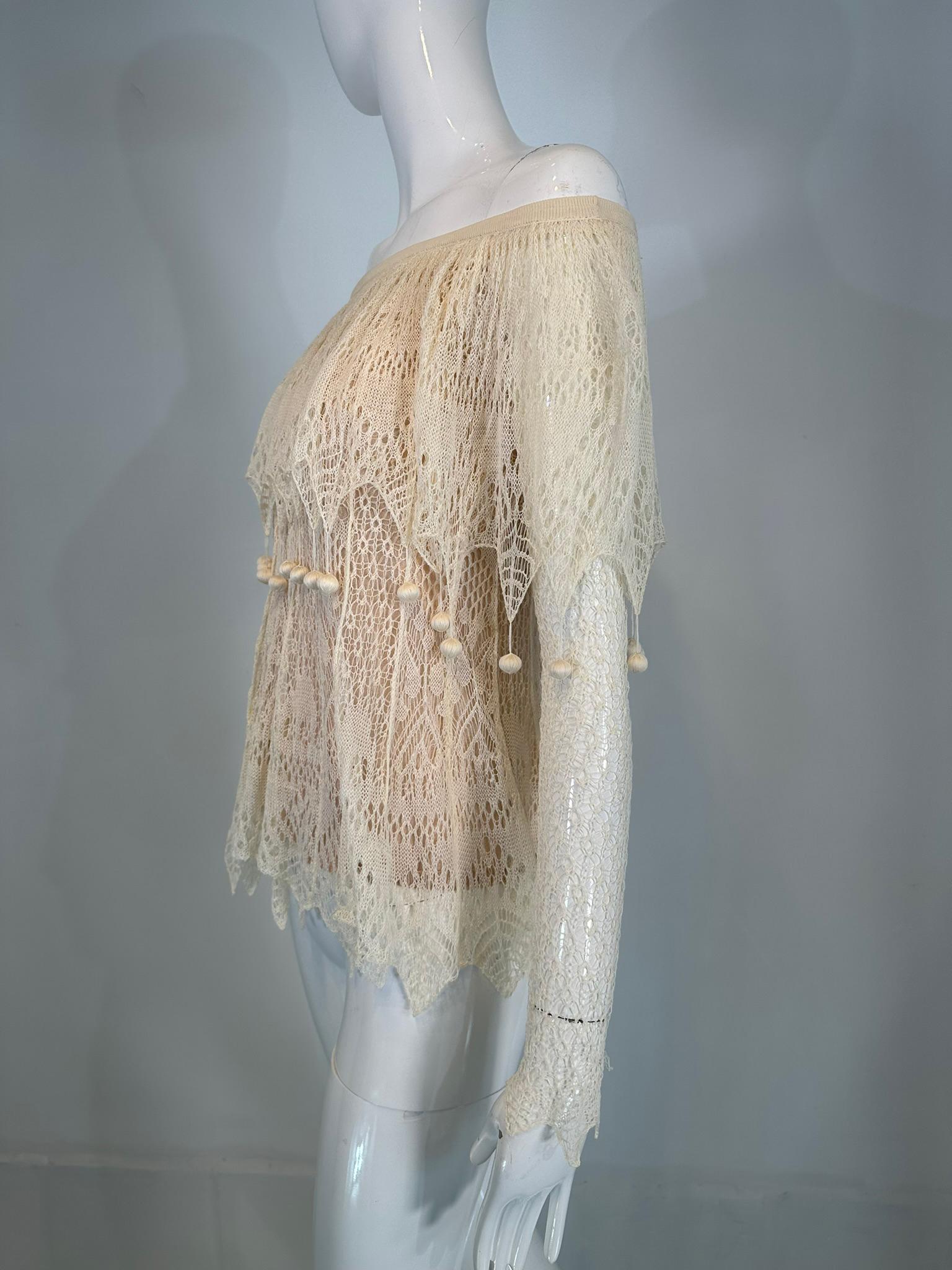Donna Alexander McQueen Avorio Maglia di seta in pizzo Off The Shoulder Ball Drape Neck Top NWT in vendita