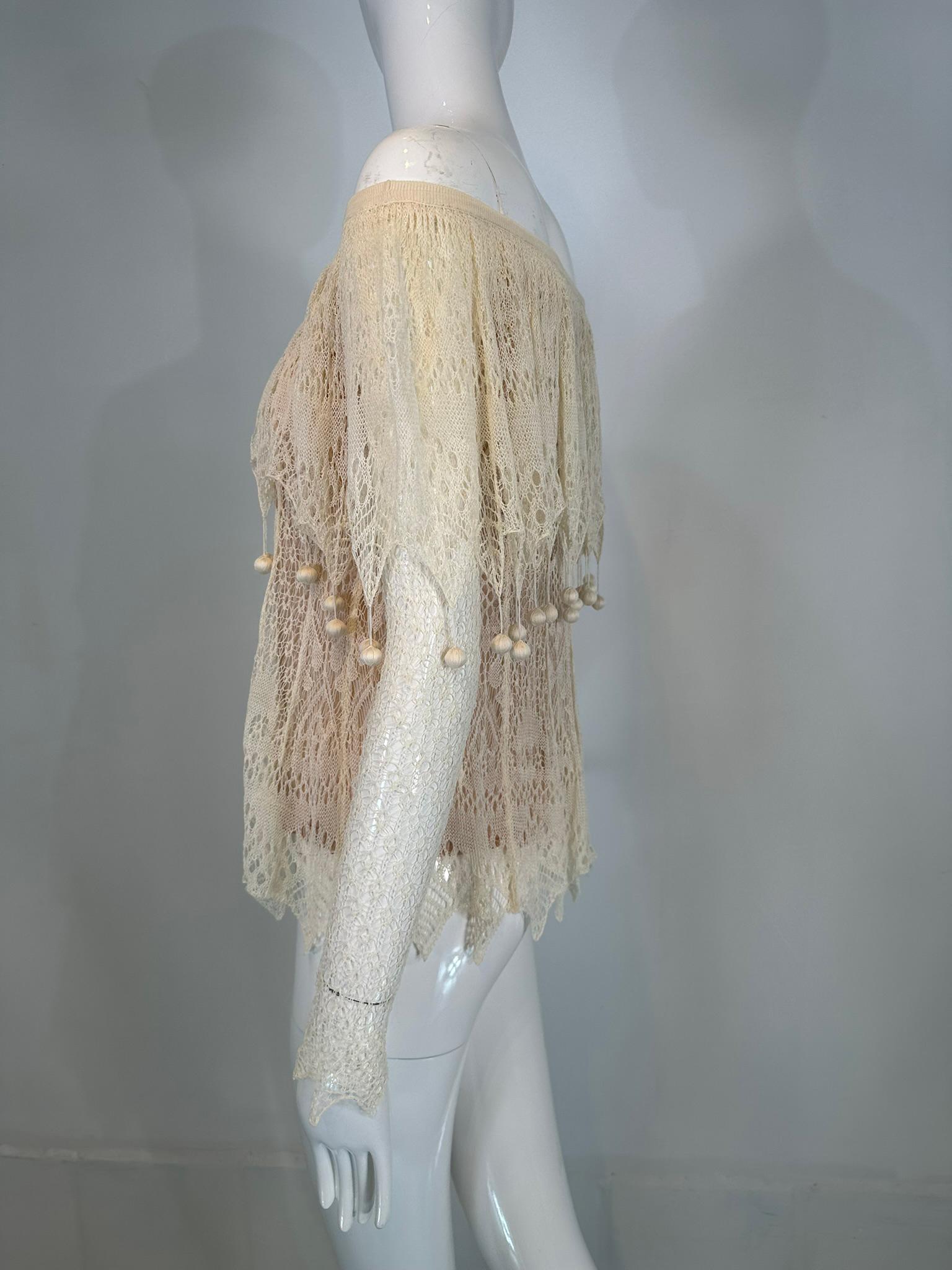 Alexander McQueen Avorio Maglia di seta in pizzo Off The Shoulder Ball Drape Neck Top NWT in vendita 1