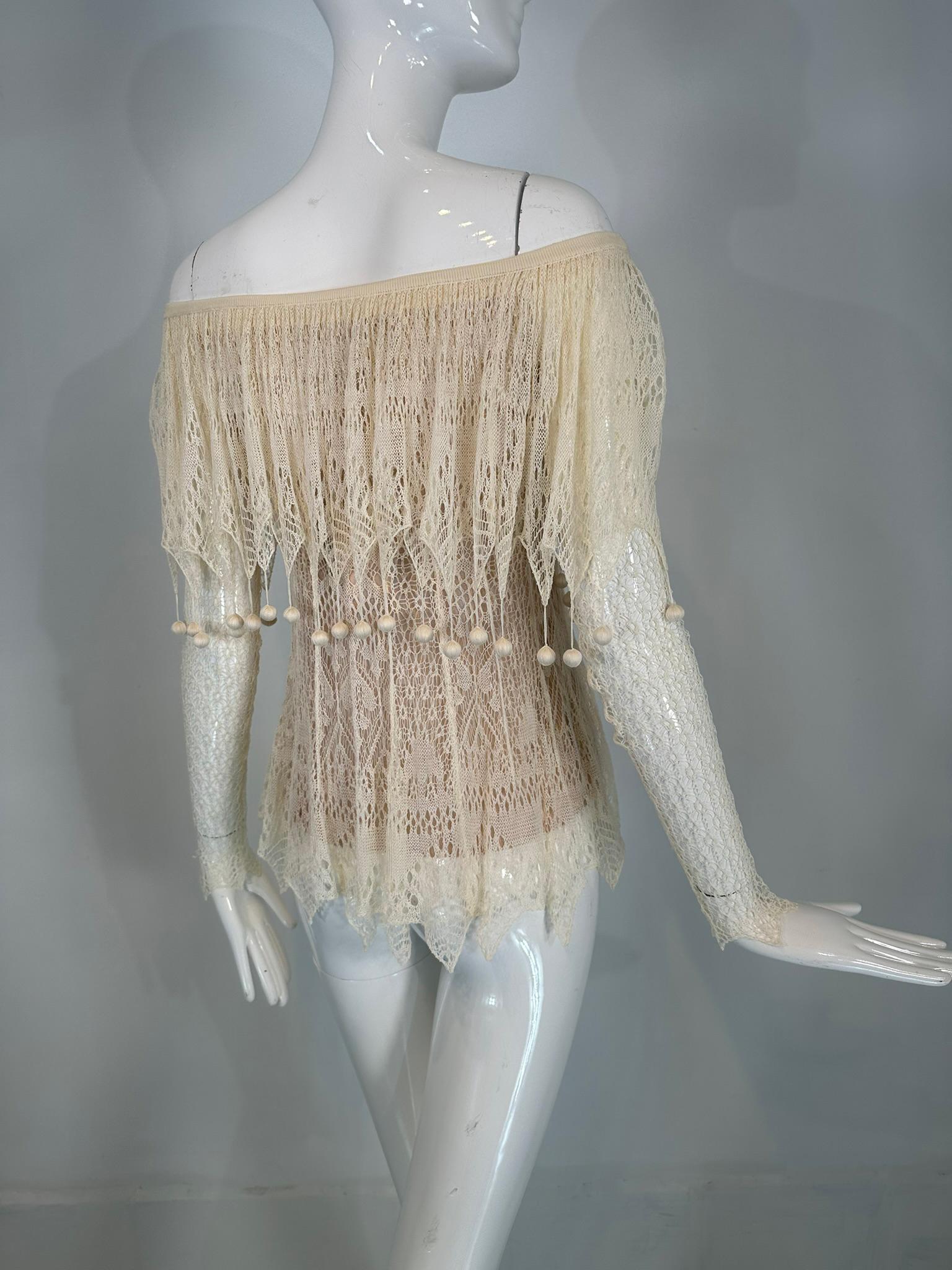 Alexander McQueen Avorio Maglia di seta in pizzo Off The Shoulder Ball Drape Neck Top NWT in vendita 4