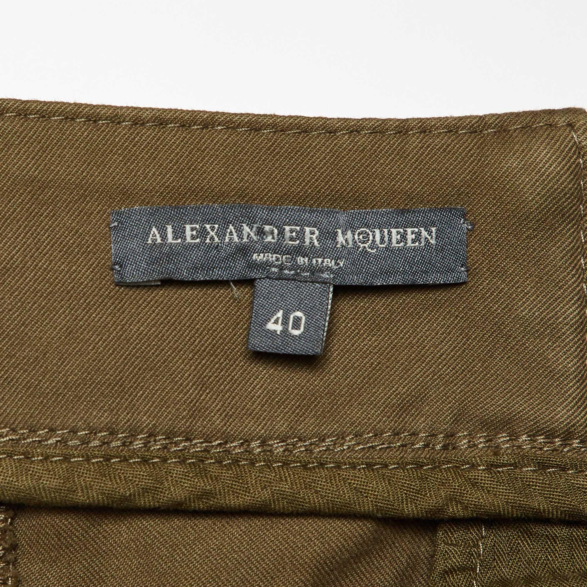 Alexander McQueen - Pantalon à boutons vert kaki S Bon état - En vente à Dubai, Al Qouz 2