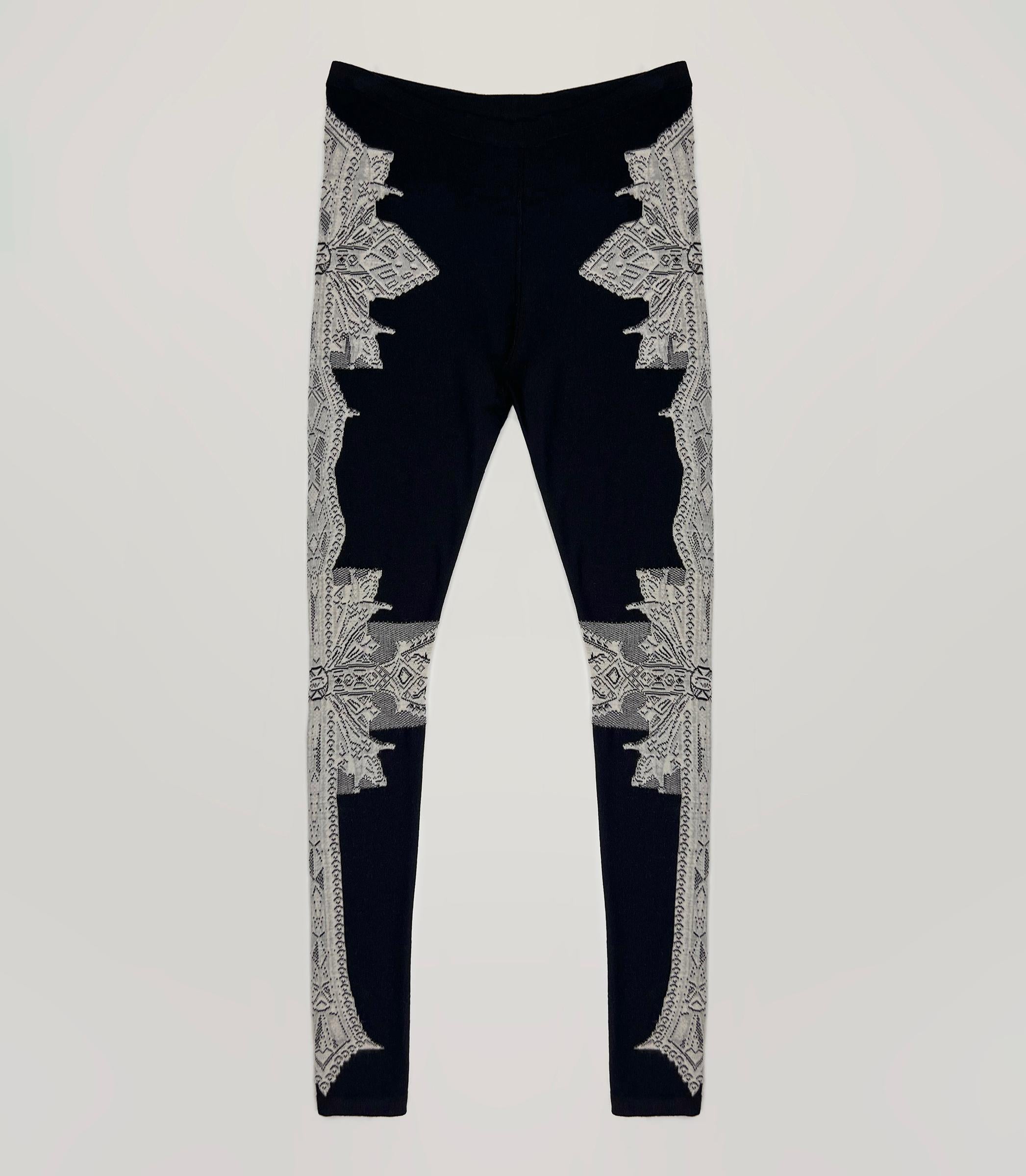 Alexander McQueen knit cross leggings In Excellent Condition For Sale In Алматинский Почтамт, KZ