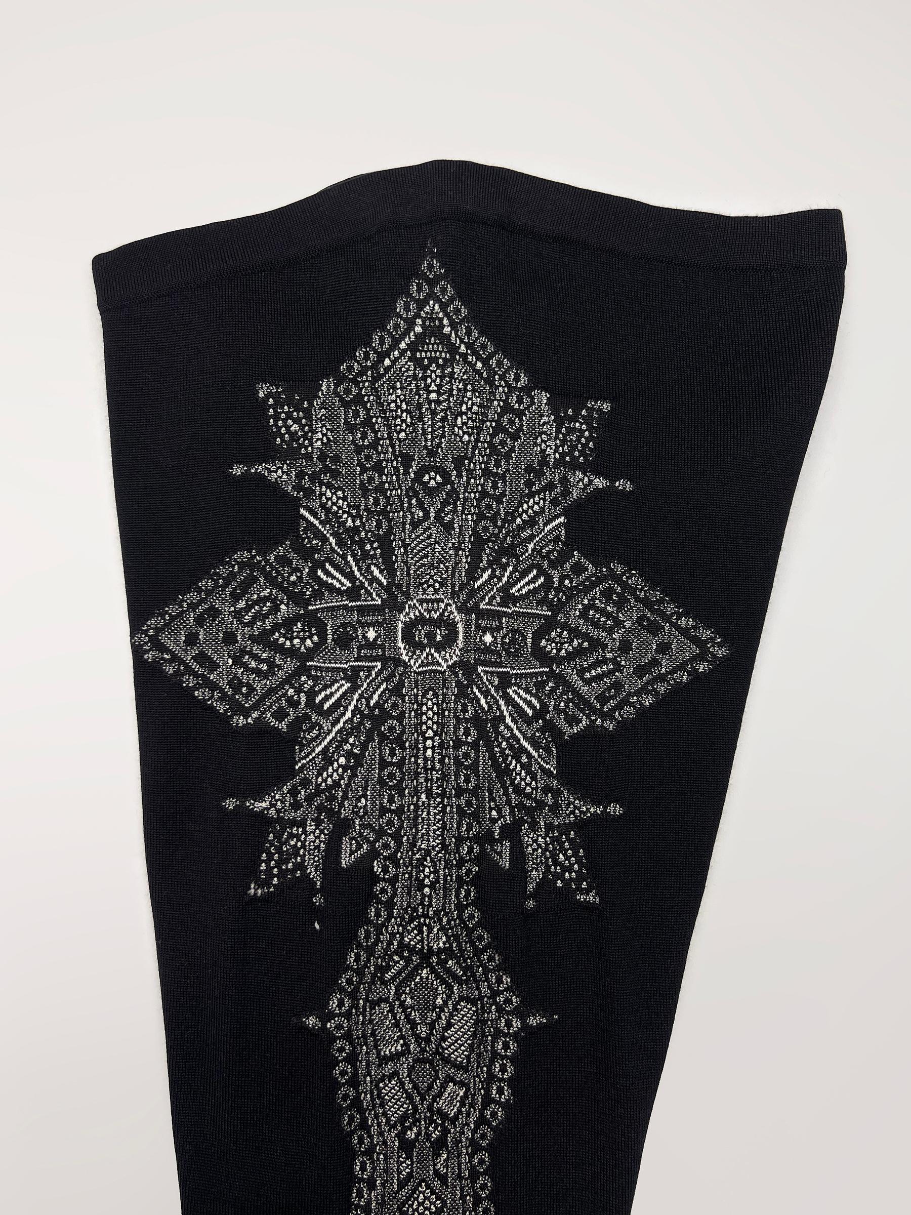 Alexander McQueen knit cross leggings For Sale 3