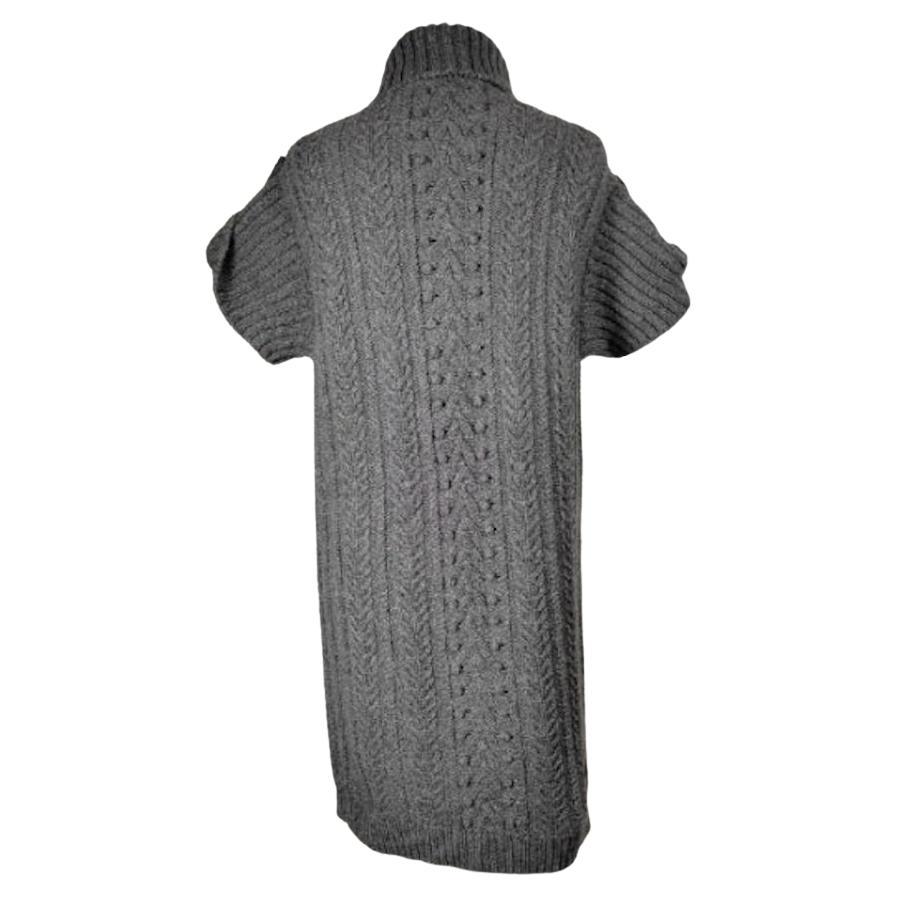 A/W 2009 Alexander McQueen Knitted  Wool Dress
Color: Gray
Size: US - 4, IT - 40
Made in Italy
Excellent condition
