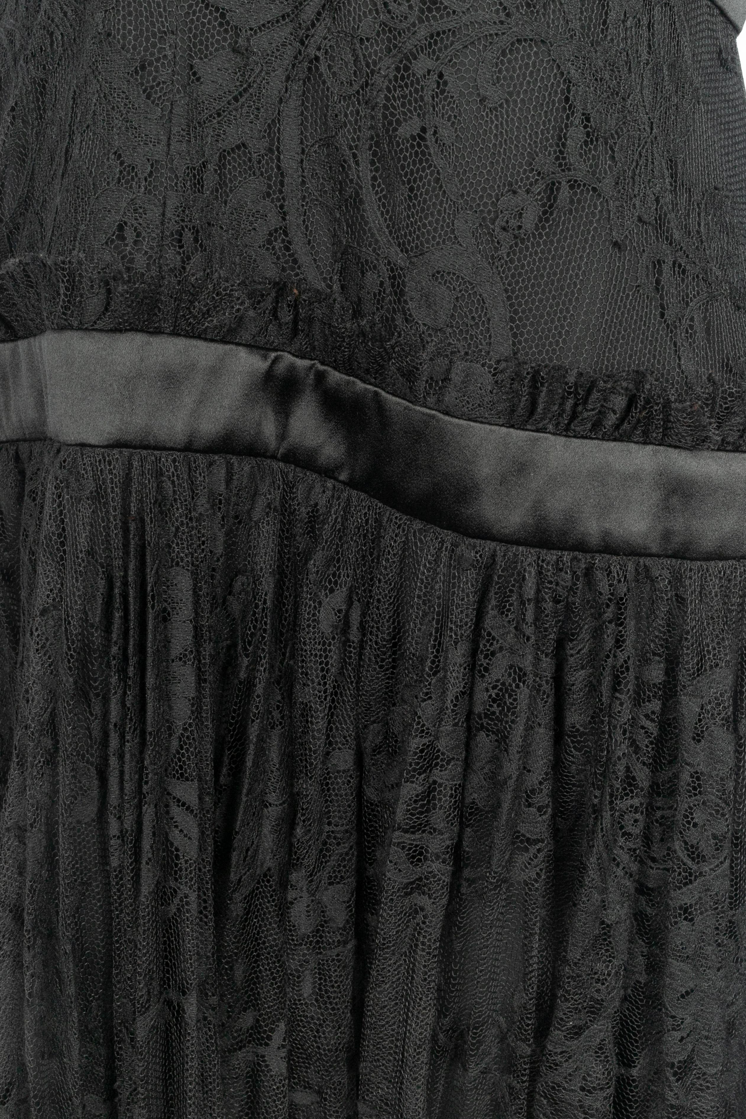 Alexander McQueen Spitzenkleid im Angebot 5