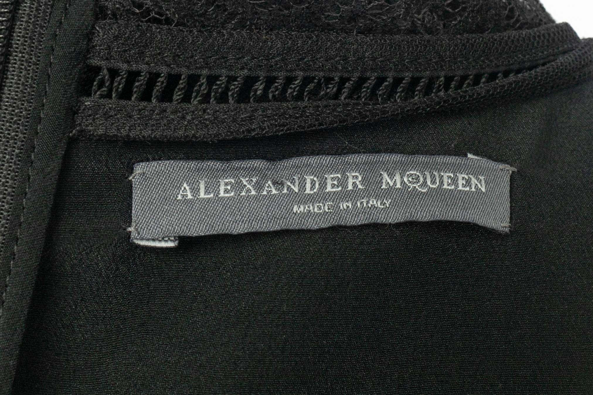 Alexander McQueen Spitzenkleid im Angebot 6
