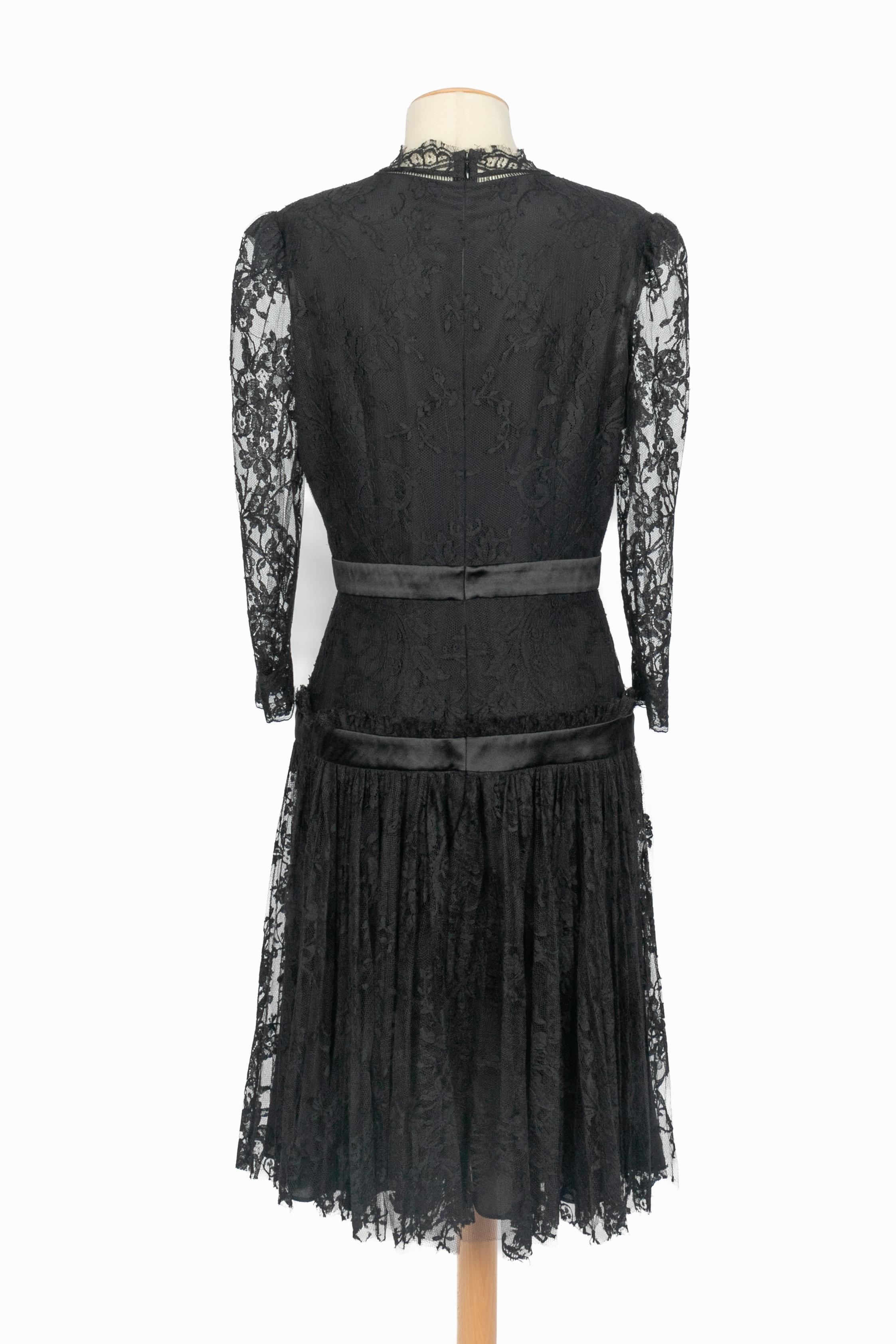 Alexander McQueen Spitzenkleid im Angebot 2