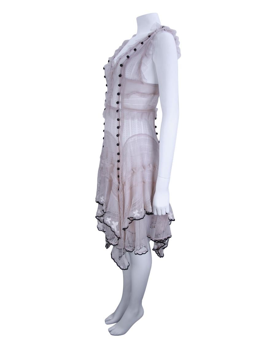 Alexander McQueen 

Alexander McQueen Lace Rosê Original dress made in pink lace. 


The model has a short length, tank tops, button detail lined with black fabric throughout, defined waist, 

skirt with ruffles and asymmetrical hem. 


Lining is