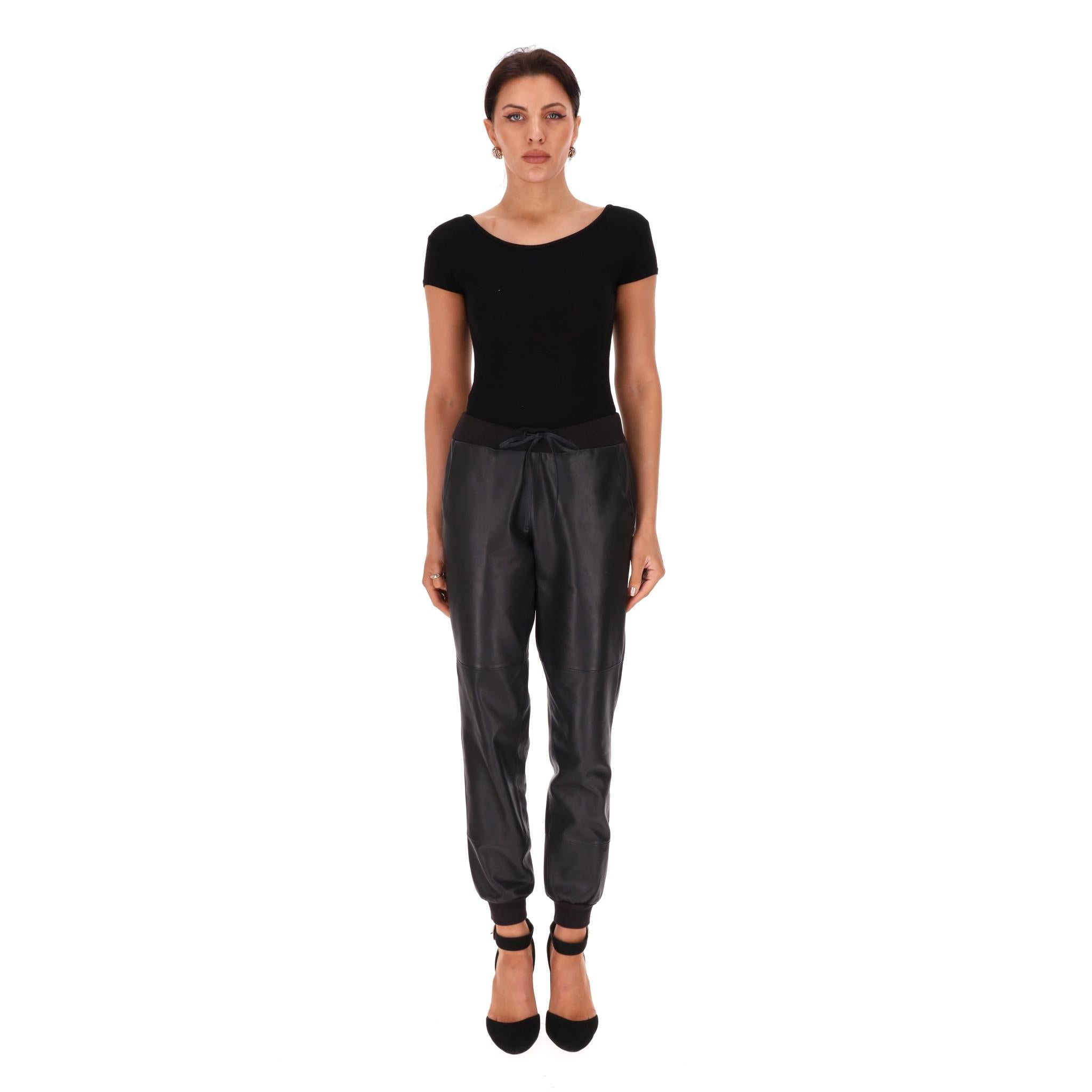 Alexander McQueen Lambskin Leather Joggers

Black trousers crafted from soft lambskin leather and designed with elasticated waistband and cuffs.

Featuring leather tie-up to the front and side pockets.

Rrp Approx. £2,200

Size – S (Label massing