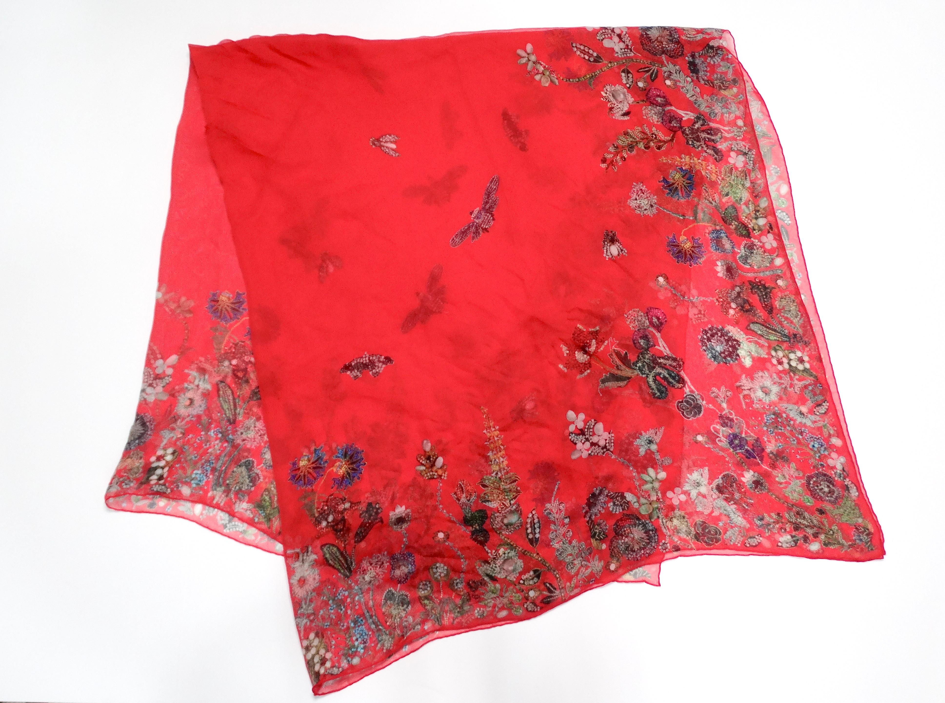The Alexander McQueen Large Floral Jewel Print Coral Silk Scarf is a stunning piece that captures the essence of luxury and high fashion. Made from silk, this scarf features an exquisite jewel-like floral print, reminiscent of a vibrant garden in