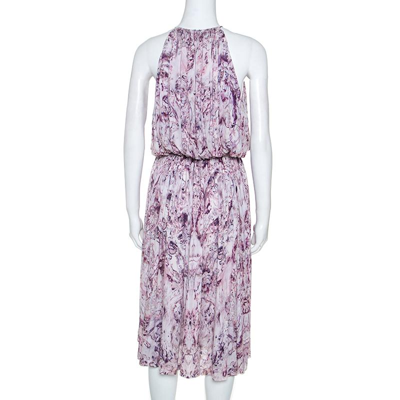 Let your style do the talking when you sport this Alexander McQueen dress and go out. This lavender-colored dress is easy to style, making it a go-to piece to incorporate to your collection. Crafted in blended fabric, this chic dress is complete