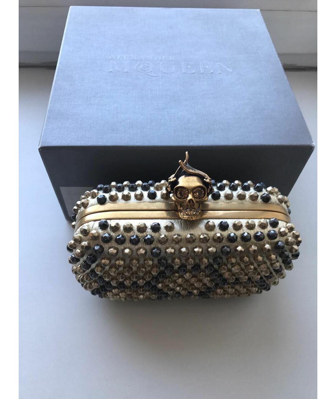 Alexander McQueen


Gold and black leather crystal embellished clutch bag



 Gold-tone hardware



Content: leather



Made in Italy

  

Brand new!

100% authentic guarantee 

       PLEASE VISIT OUR STORE FOR MORE GREAT ITEMS
os