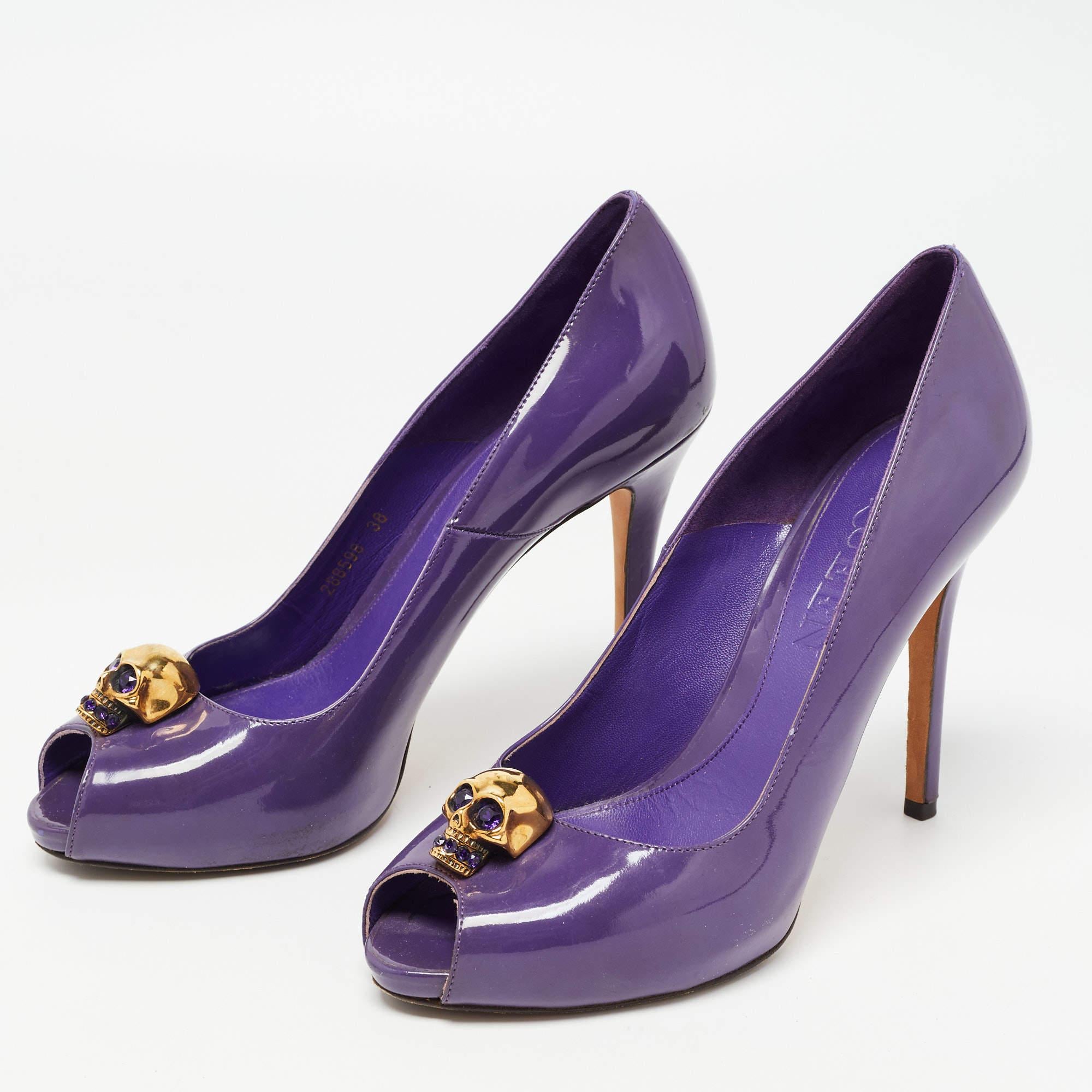 Exhibit an elegant style with this pair of pumps. These elegant shoes are crafted from quality materials. They are set on durable soles and sleek heels.