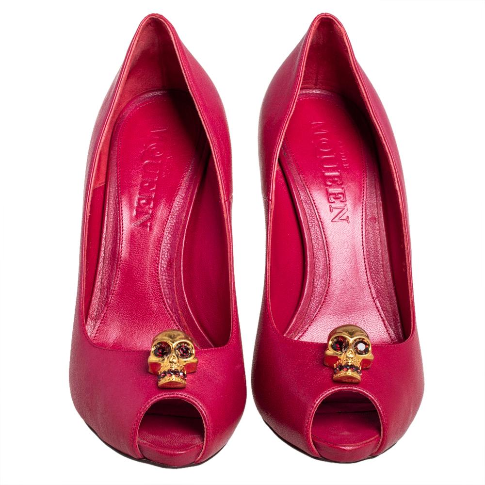 Alexander McQueen Leather Embellished Skull Detail Peep Toe Pumps Size 39 3