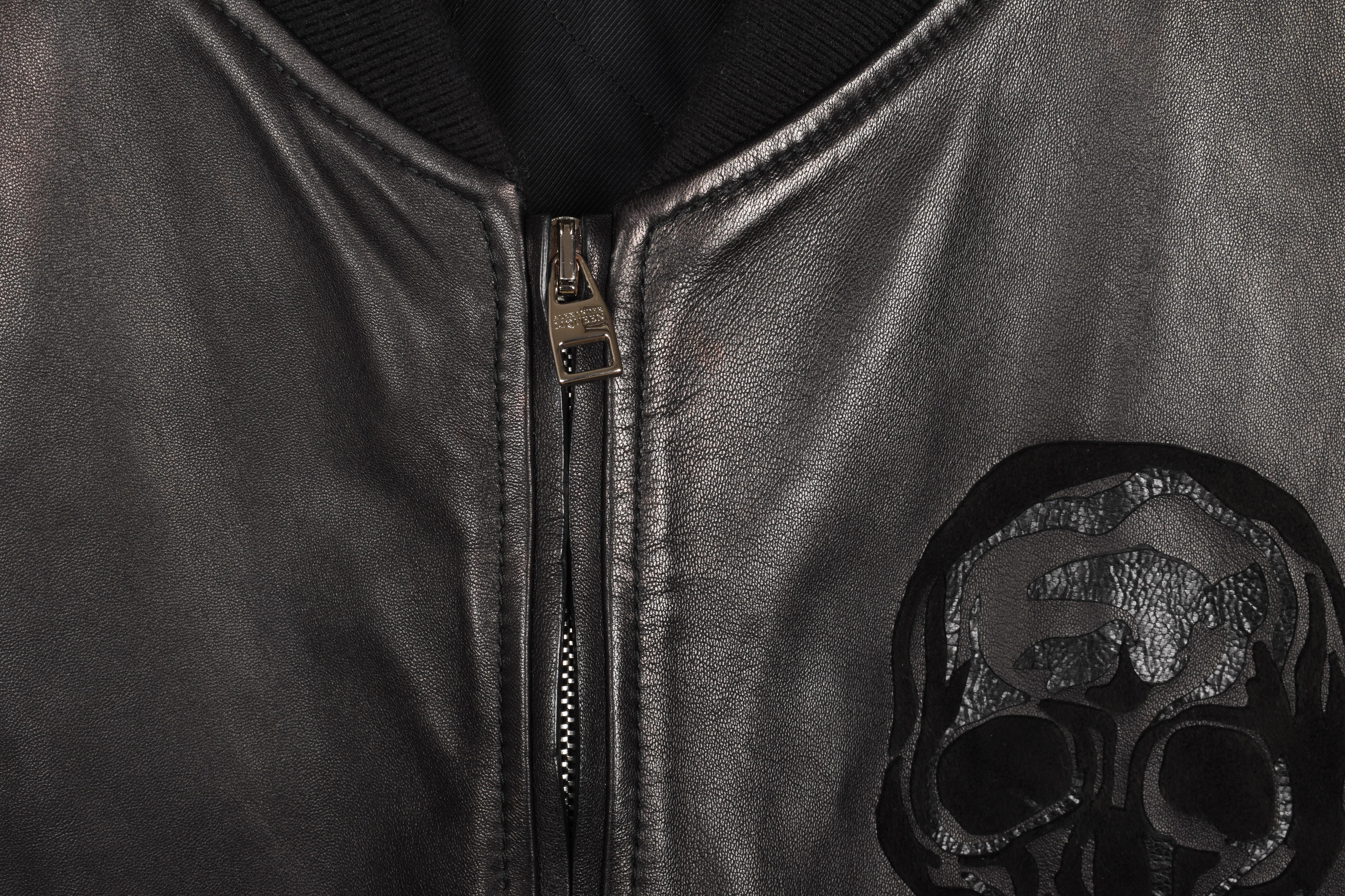 Alexander Mcqueen Leather Men Jacket Bomber Size 54/XL, S1455 In Excellent Condition For Sale In Kaunas, LT