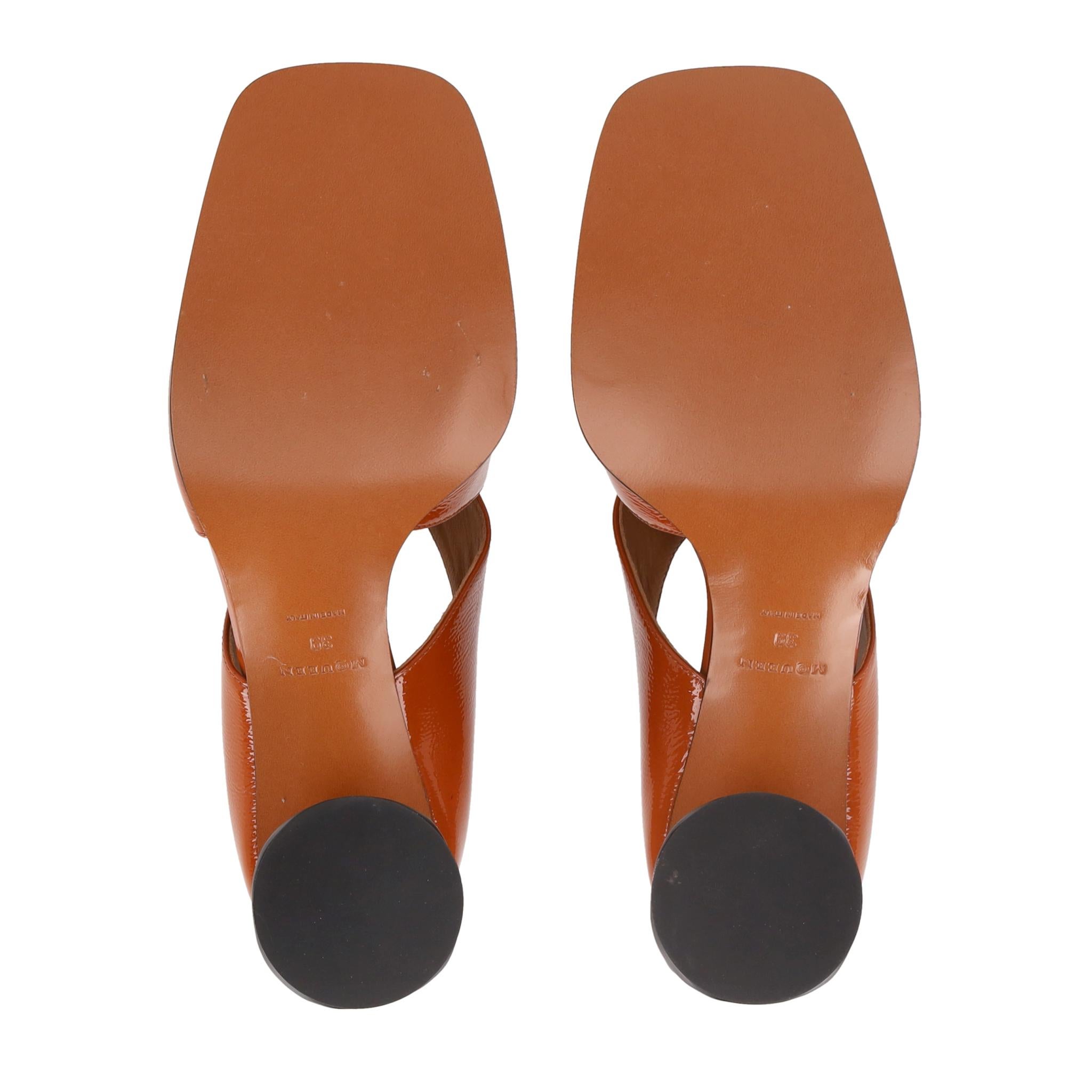 Alexander McQueen - Sandales mules en cuir à talon froncé Pour femmes en vente
