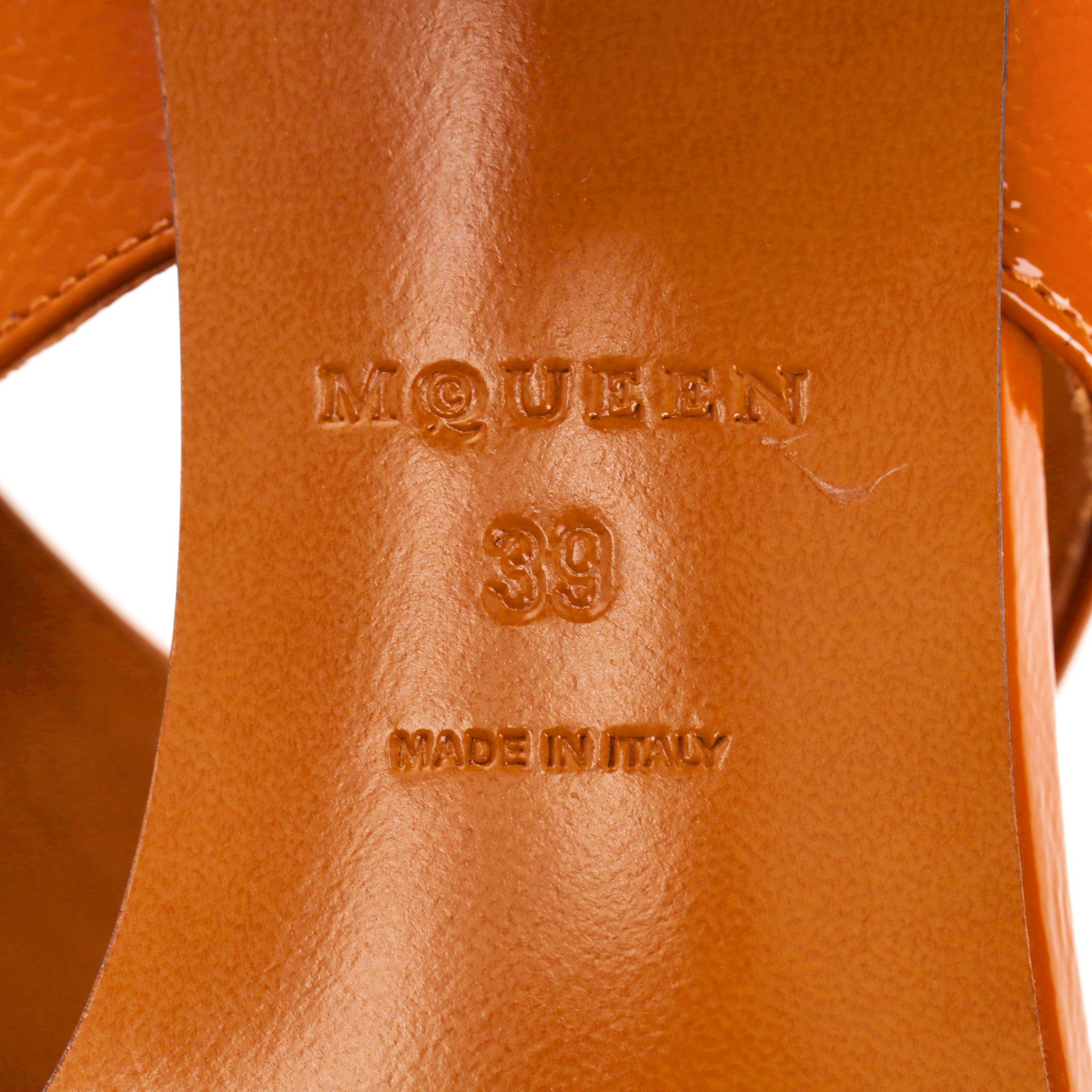 Alexander McQueen - Sandales mules en cuir à talon froncé en vente 4