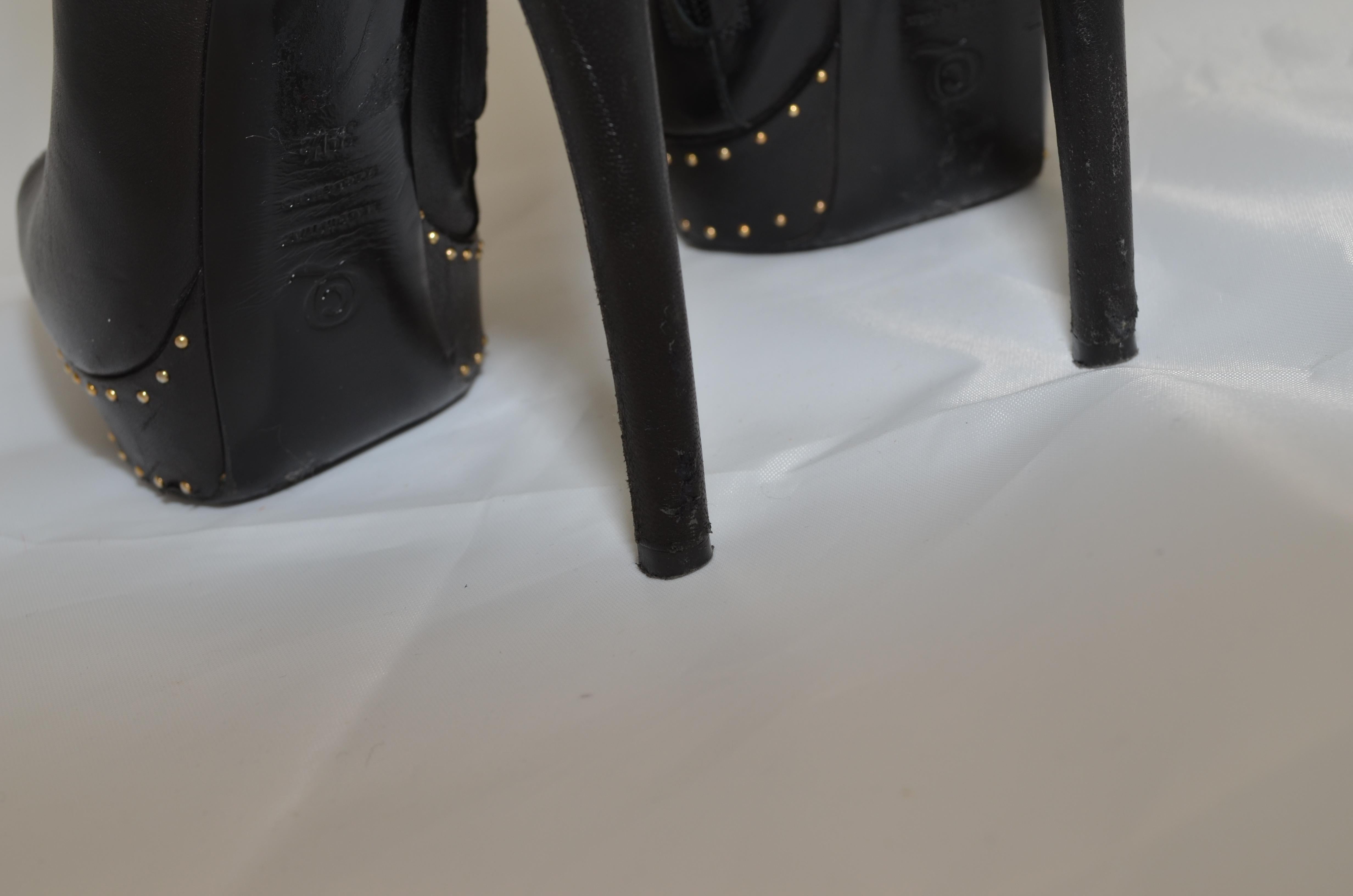 Alexander McQueen - Bottes à plateforme en cuir avec motif de cœur clouté en vente 6