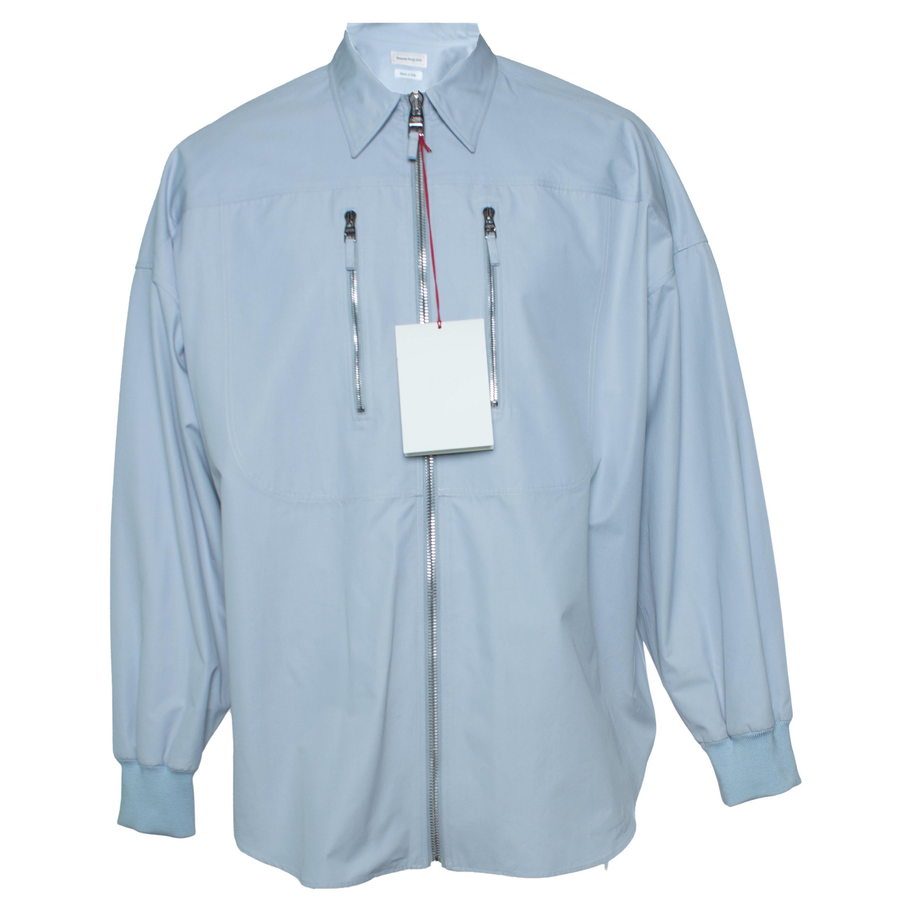 Alexander McQueen, Hellblaue Hemdjacke mit Reißverschluss im Angebot