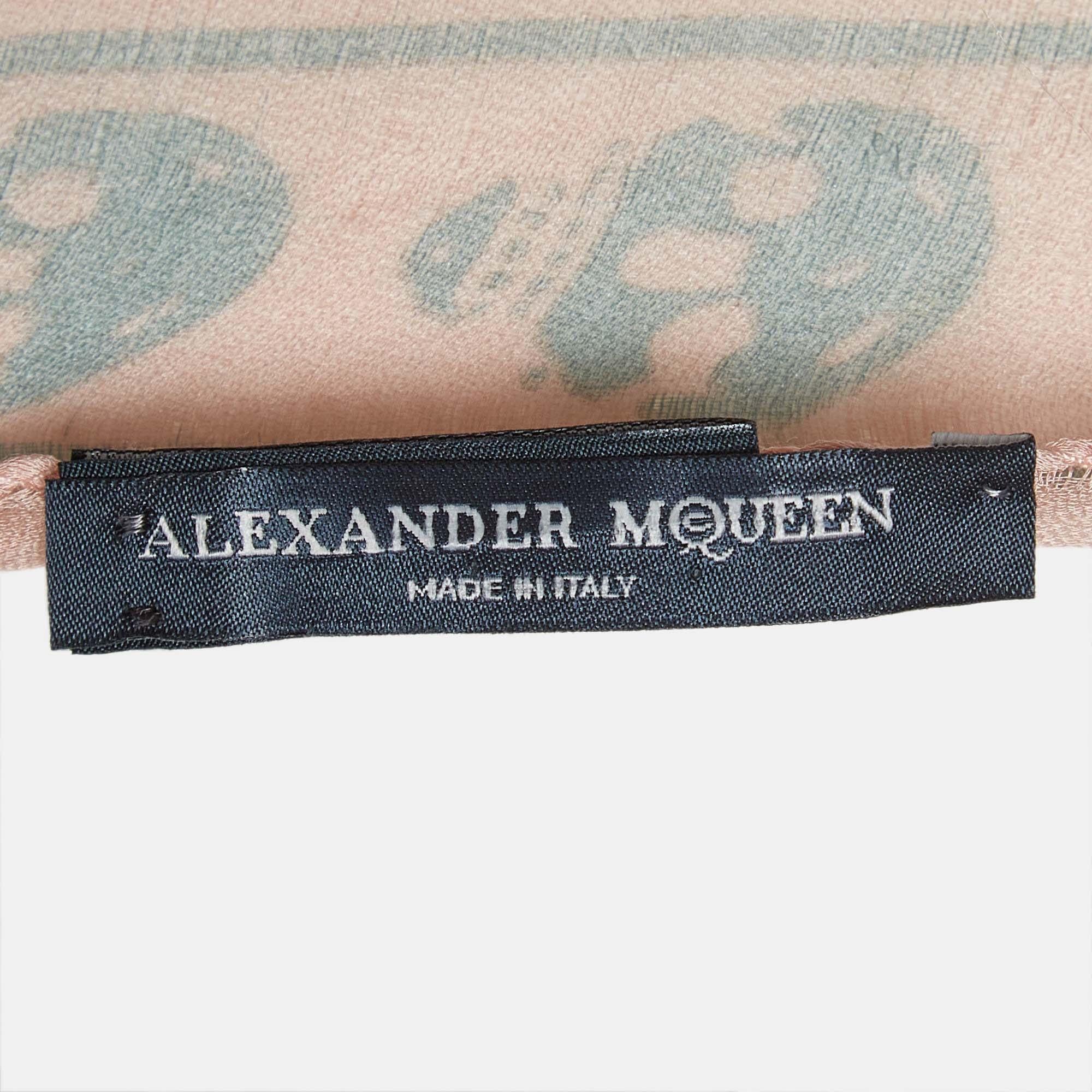 Alexander McQueen Light Pink Skull Print Silk Scarf In Excellent Condition In Dubai, Al Qouz 2