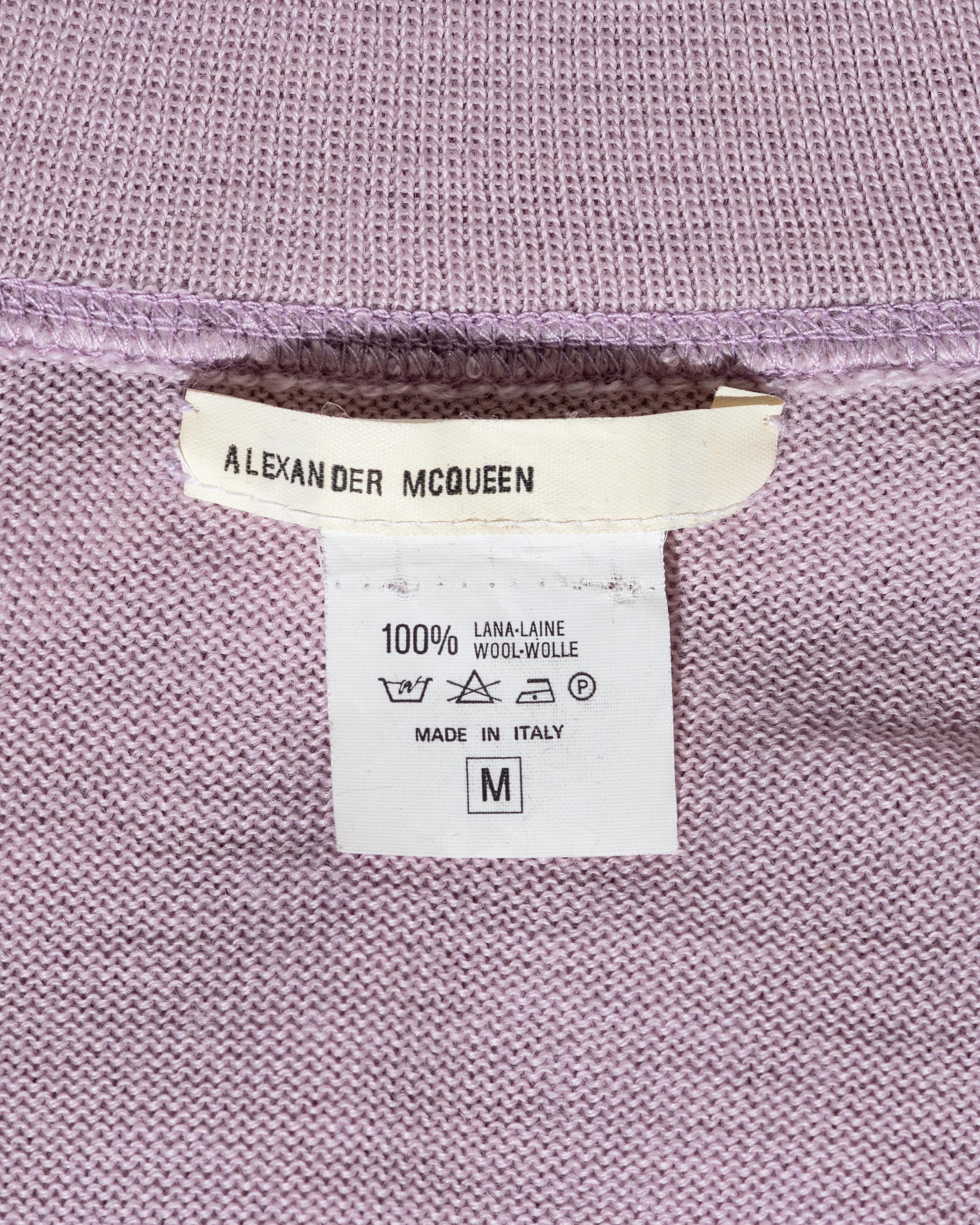 Fliederfarbenes Wollpulloverkleid mit Knopfleiste von Alexander McQueen, fw 1996 im Angebot 6